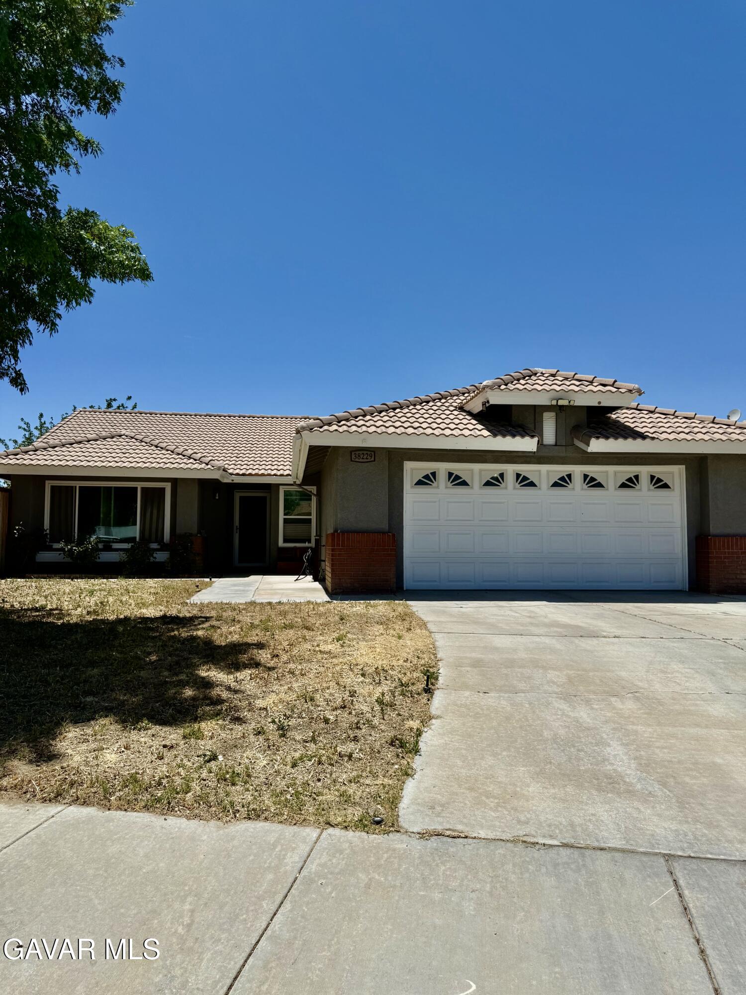 38229 Mentor Court Property Photo 2
