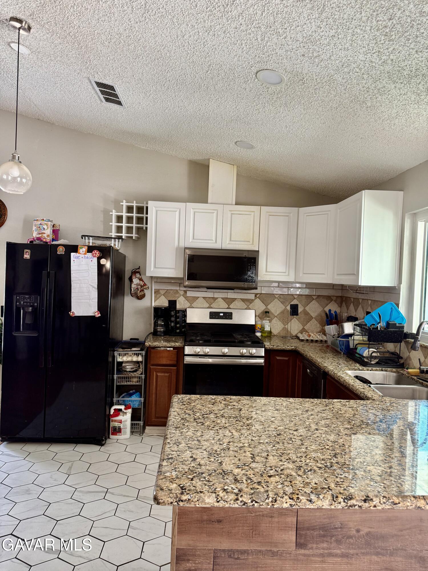 38229 Mentor Court Property Photo 5