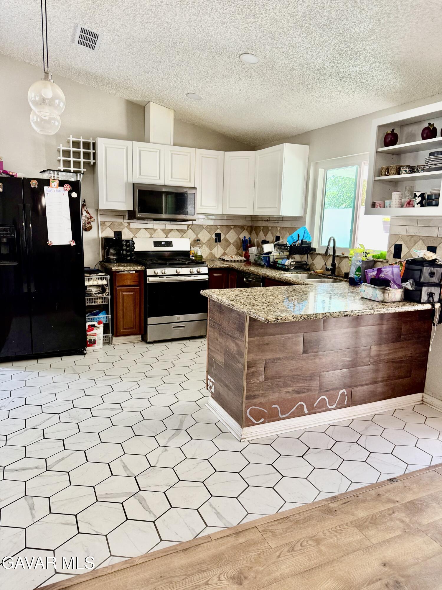 38229 Mentor Court Property Photo 7