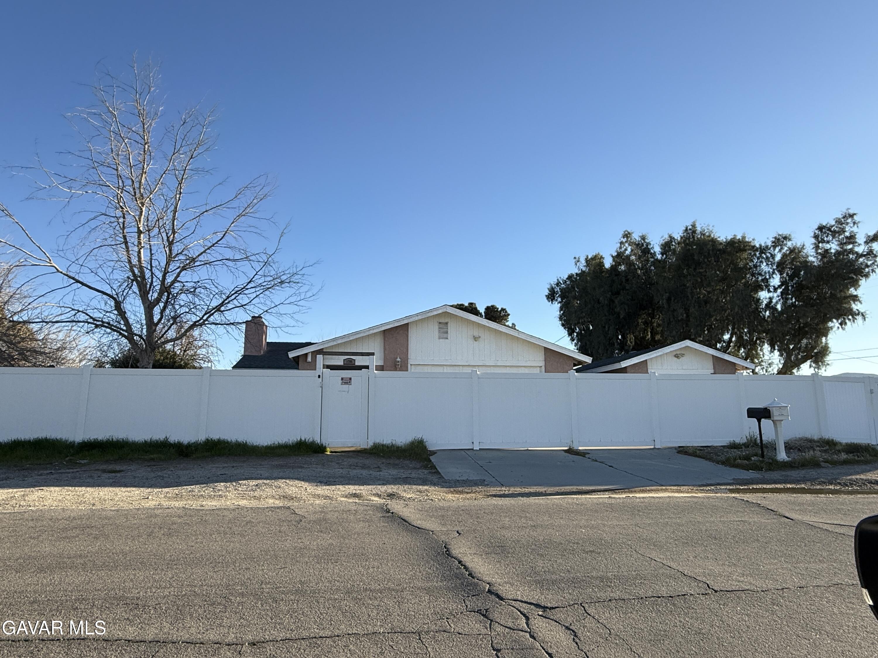 8706 E Avenue T 4 Property Photo 1