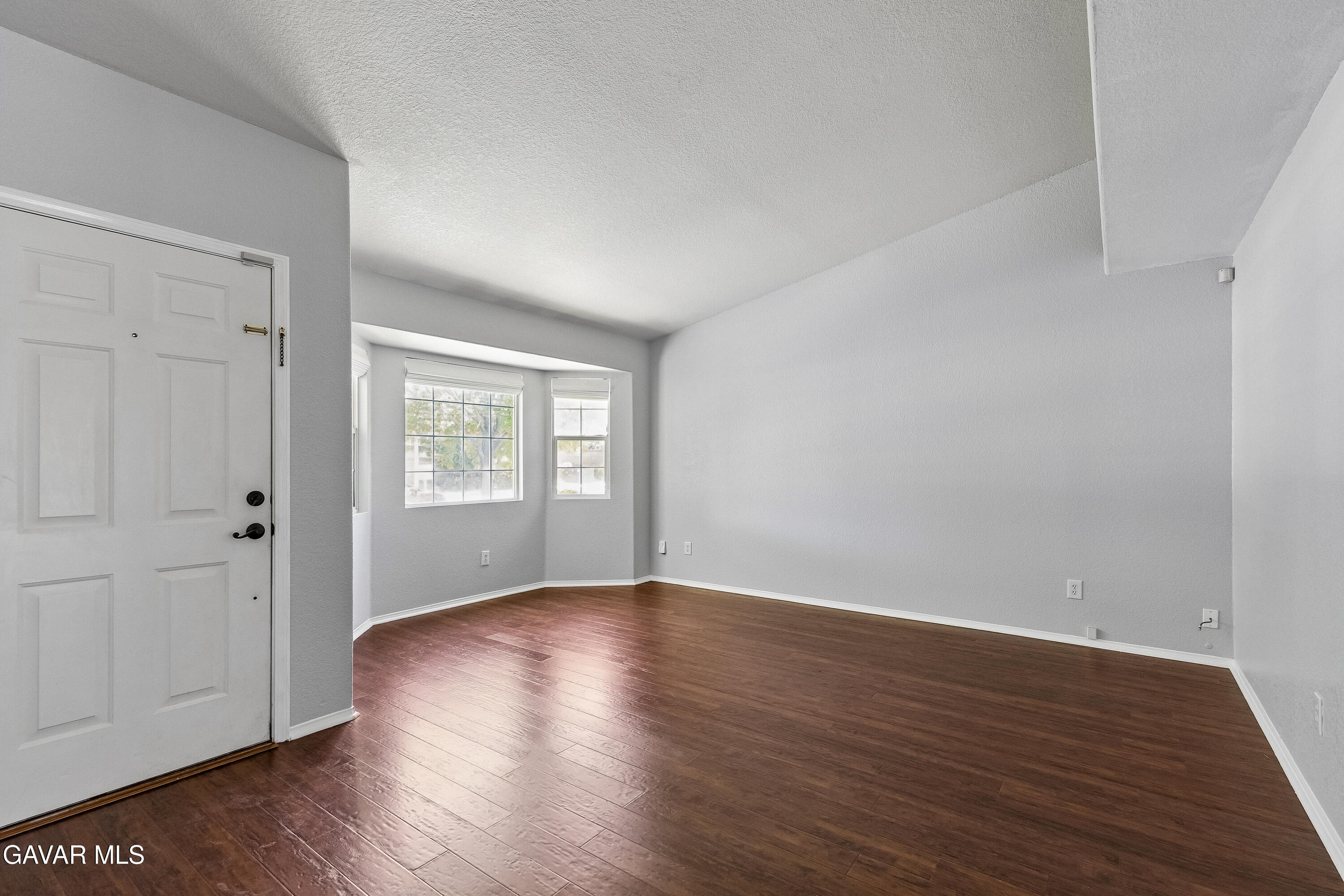 43637 6th Street Property Photo 6