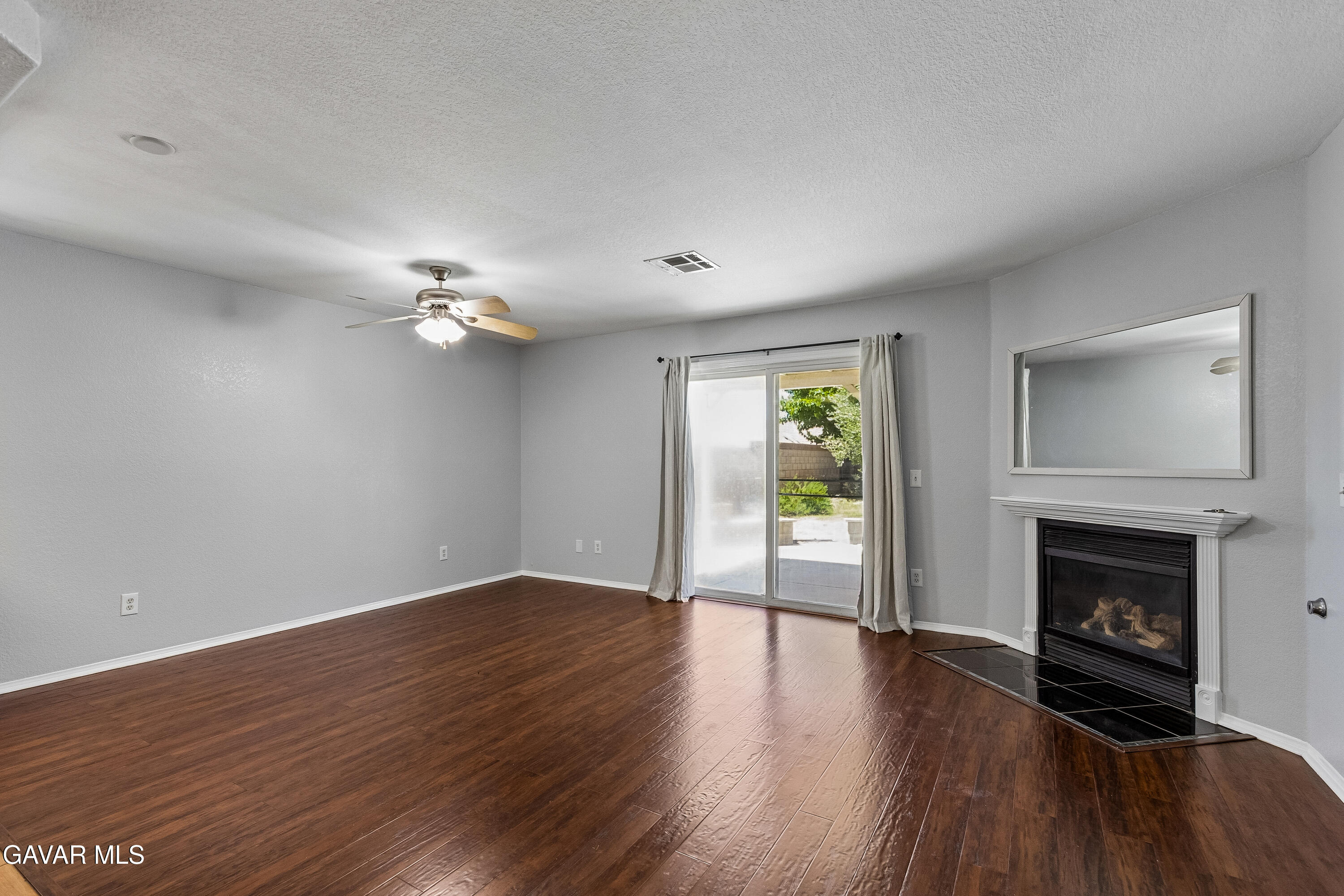 43637 6th Street Property Photo 10