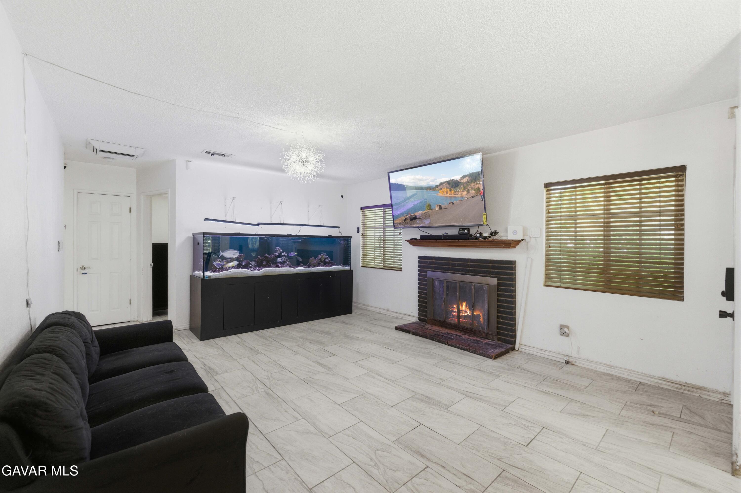 1104 W Avenue J-10 Property Photo 6
