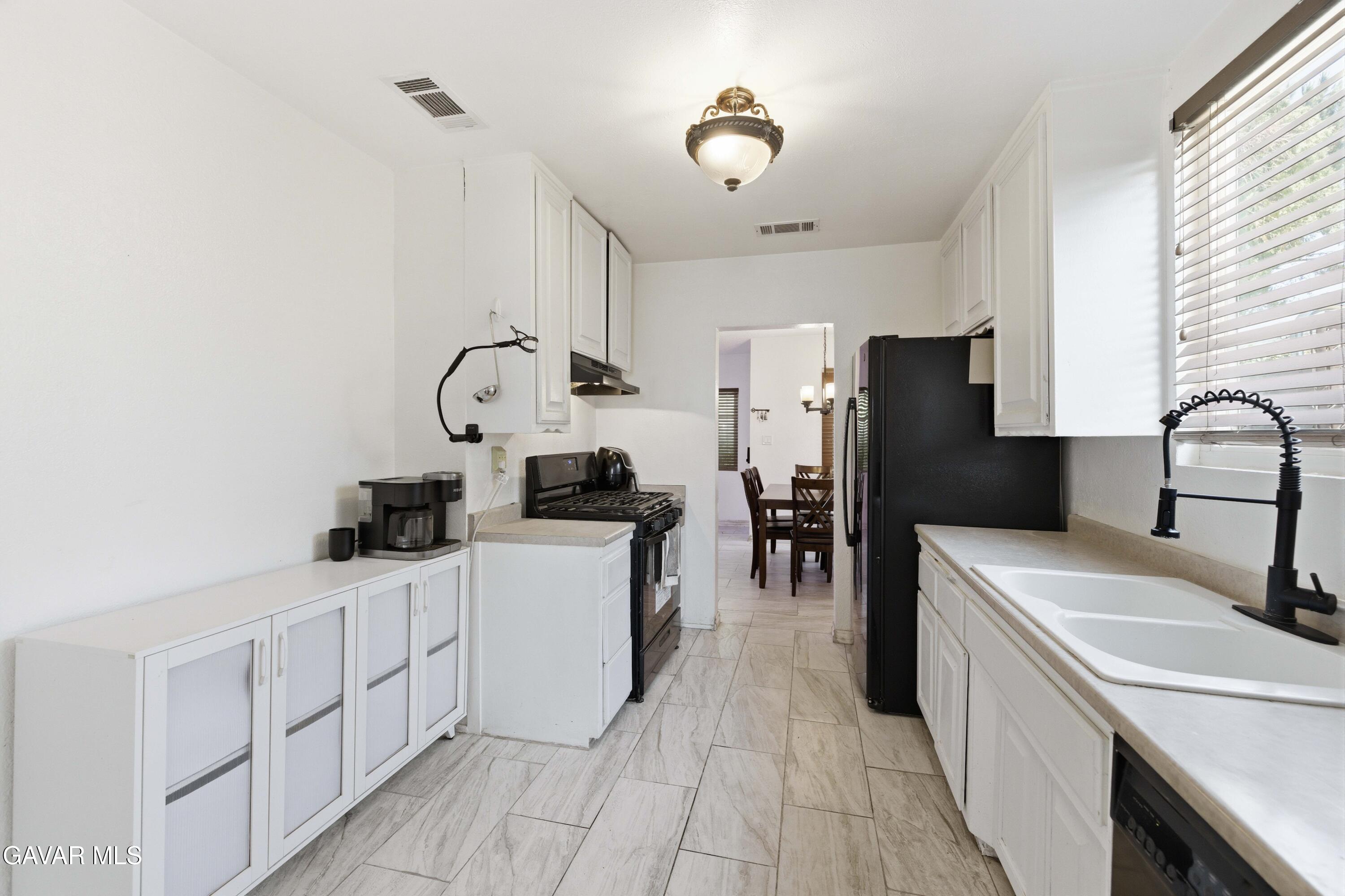 1104 W Avenue J-10 Property Photo 13