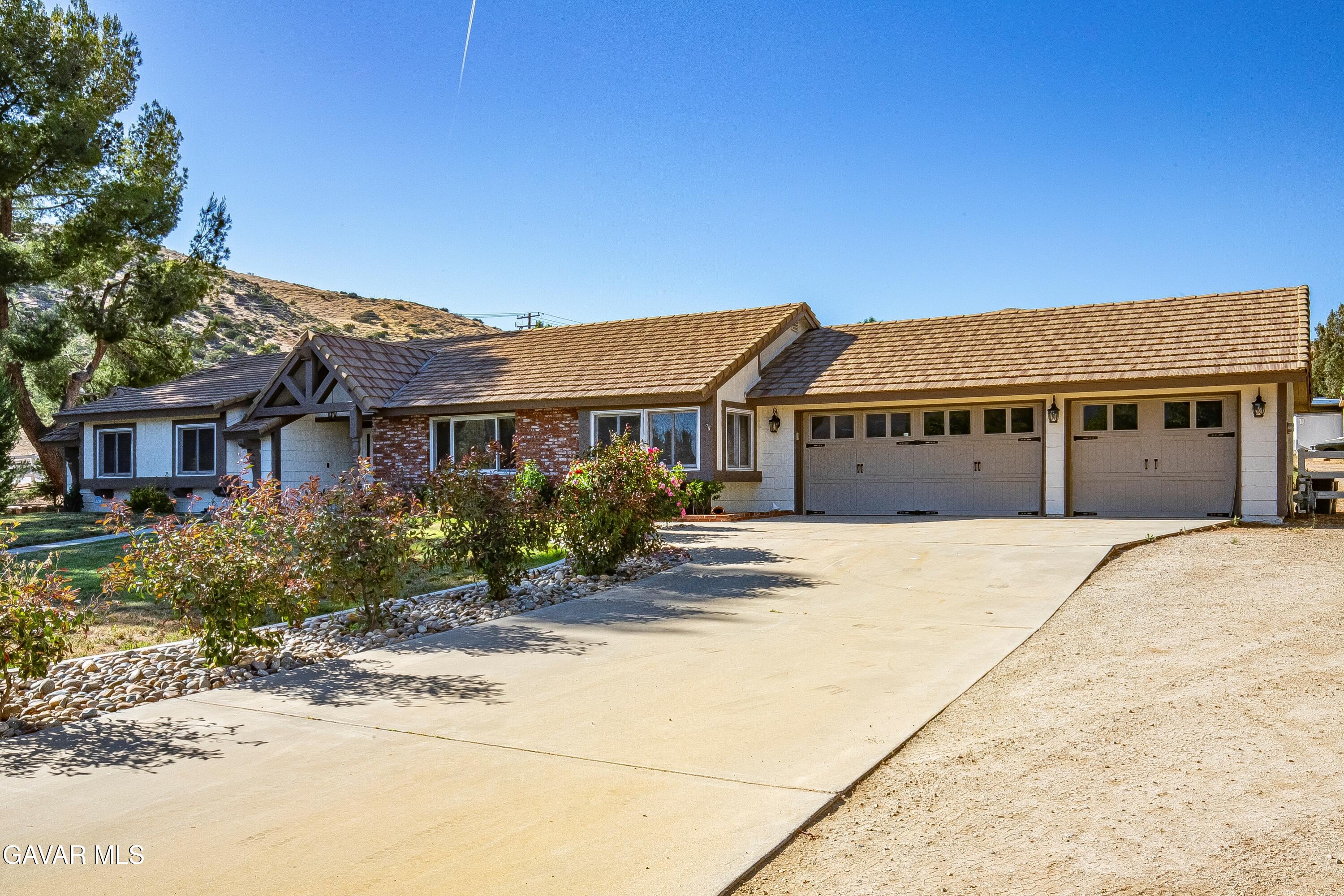3621 Silver Spur Lane Property Photo 3