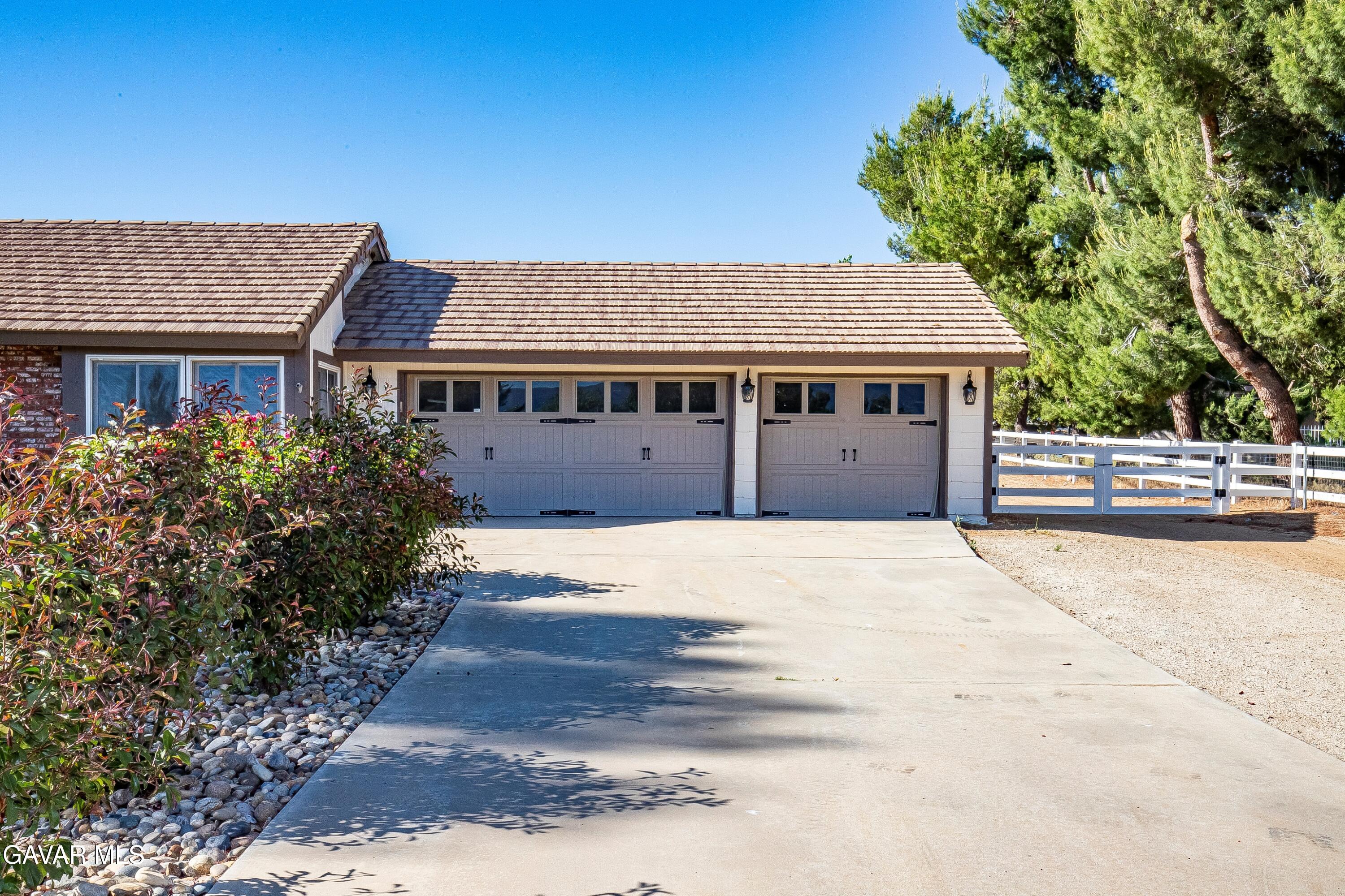 3621 Silver Spur Lane Property Photo 7