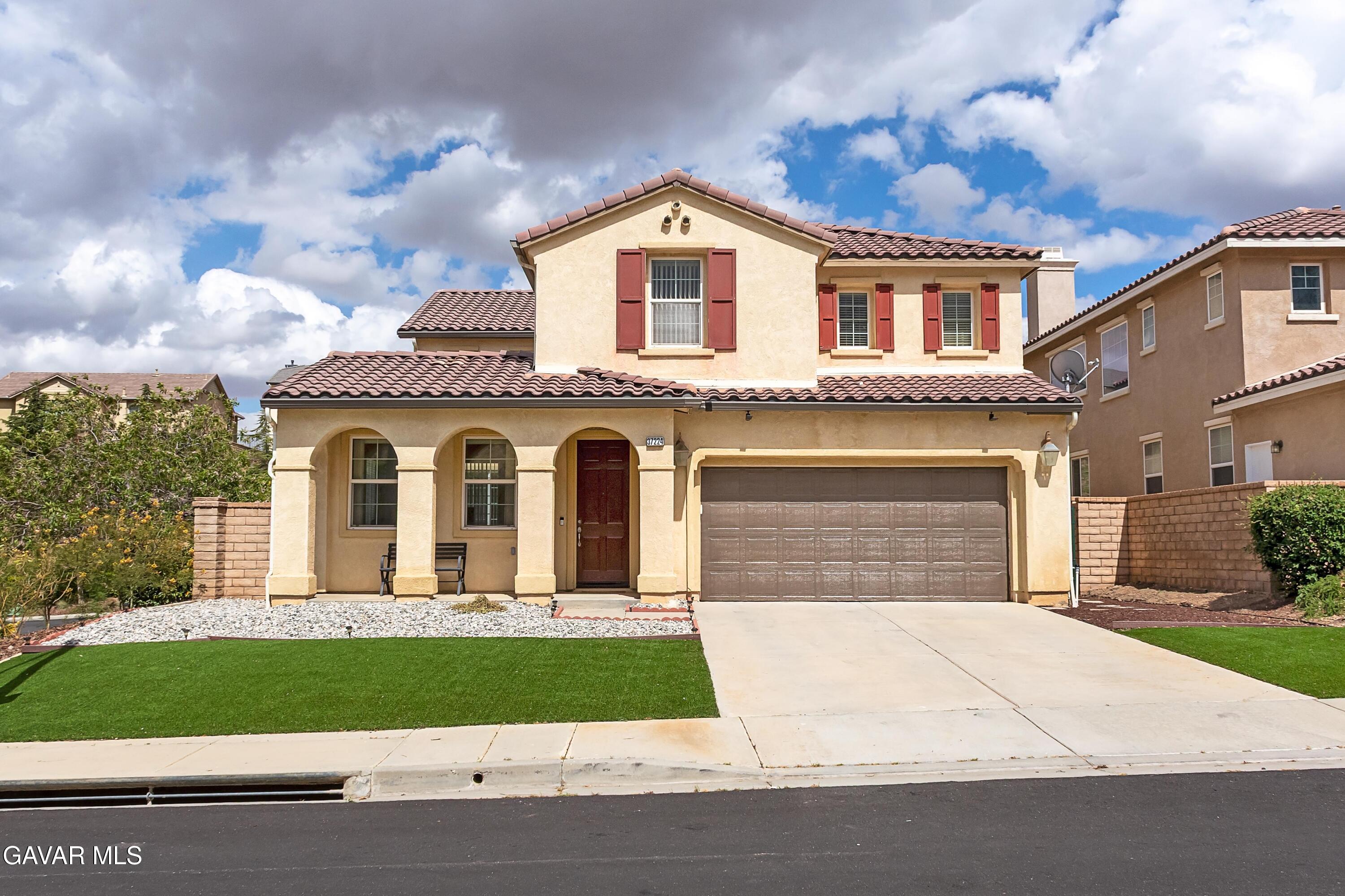 37224 Pergola Property Photo 1