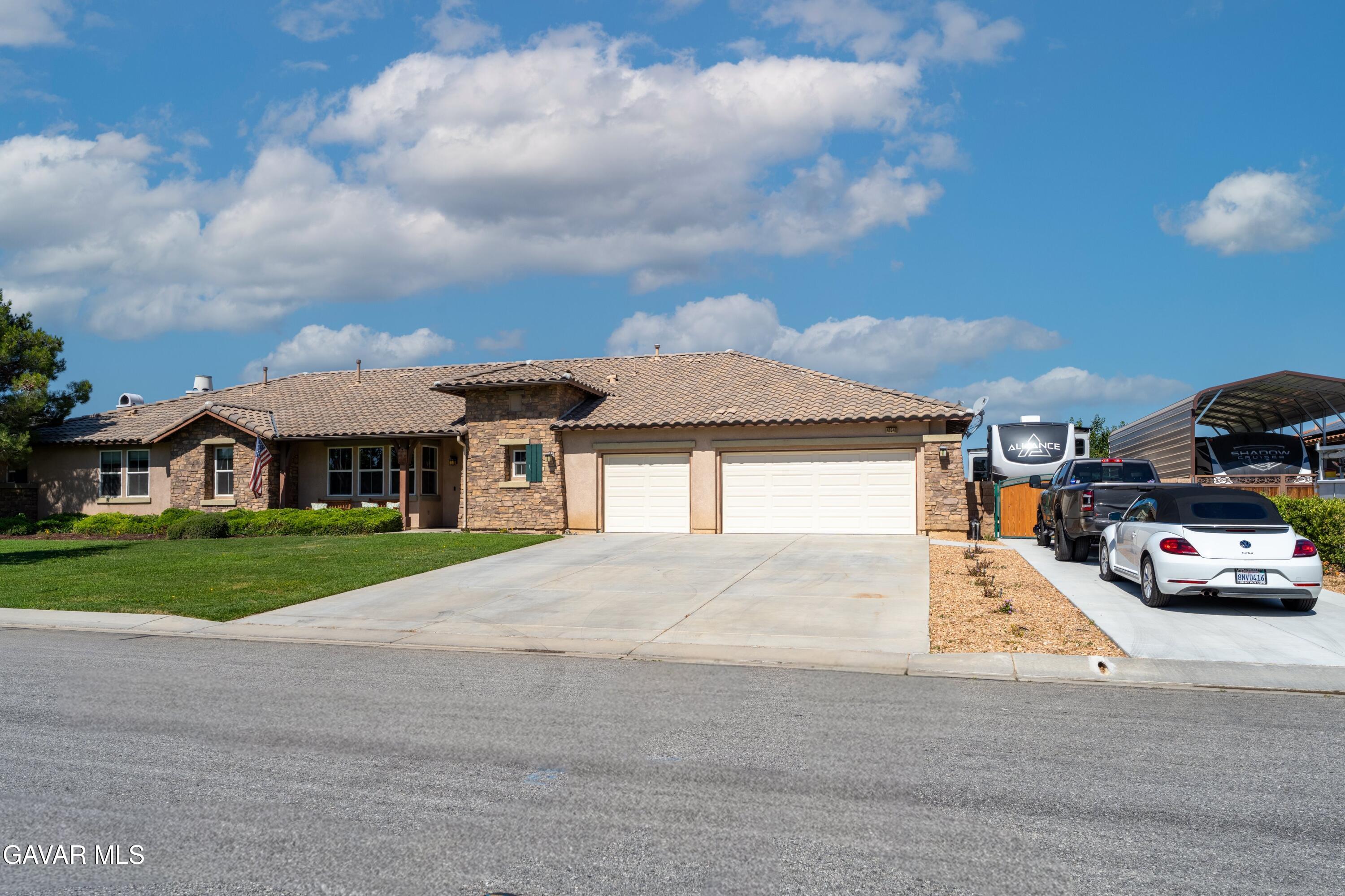 41641 Doverwood Court Property Photo 3