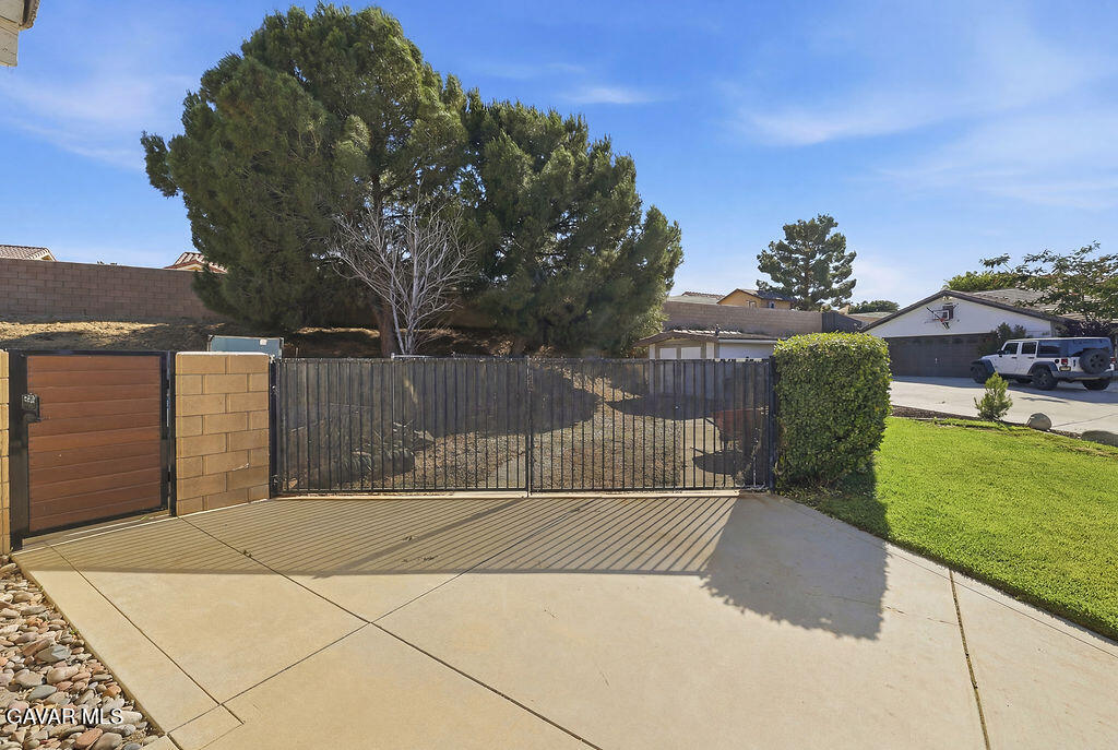 40410 Casa Court Property Photo 4