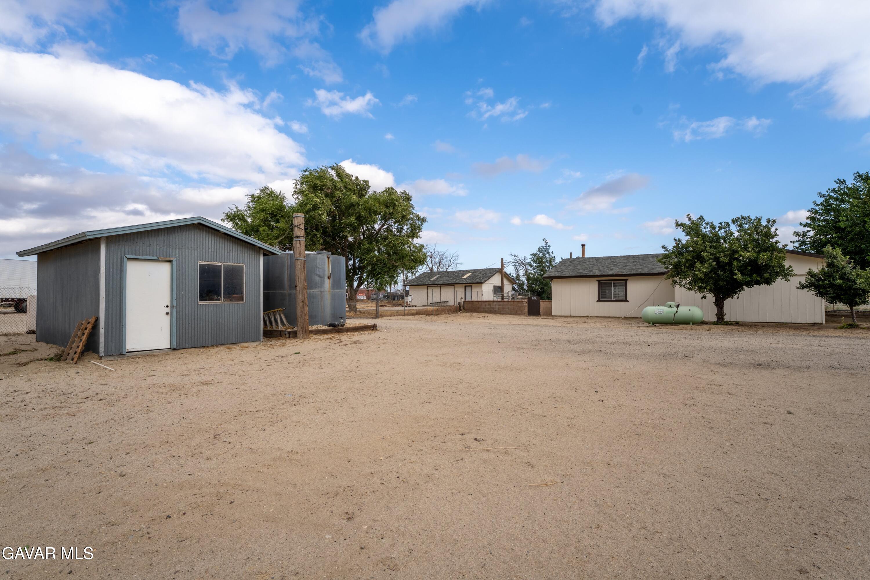 47038 W 4th Street Property Photo 5