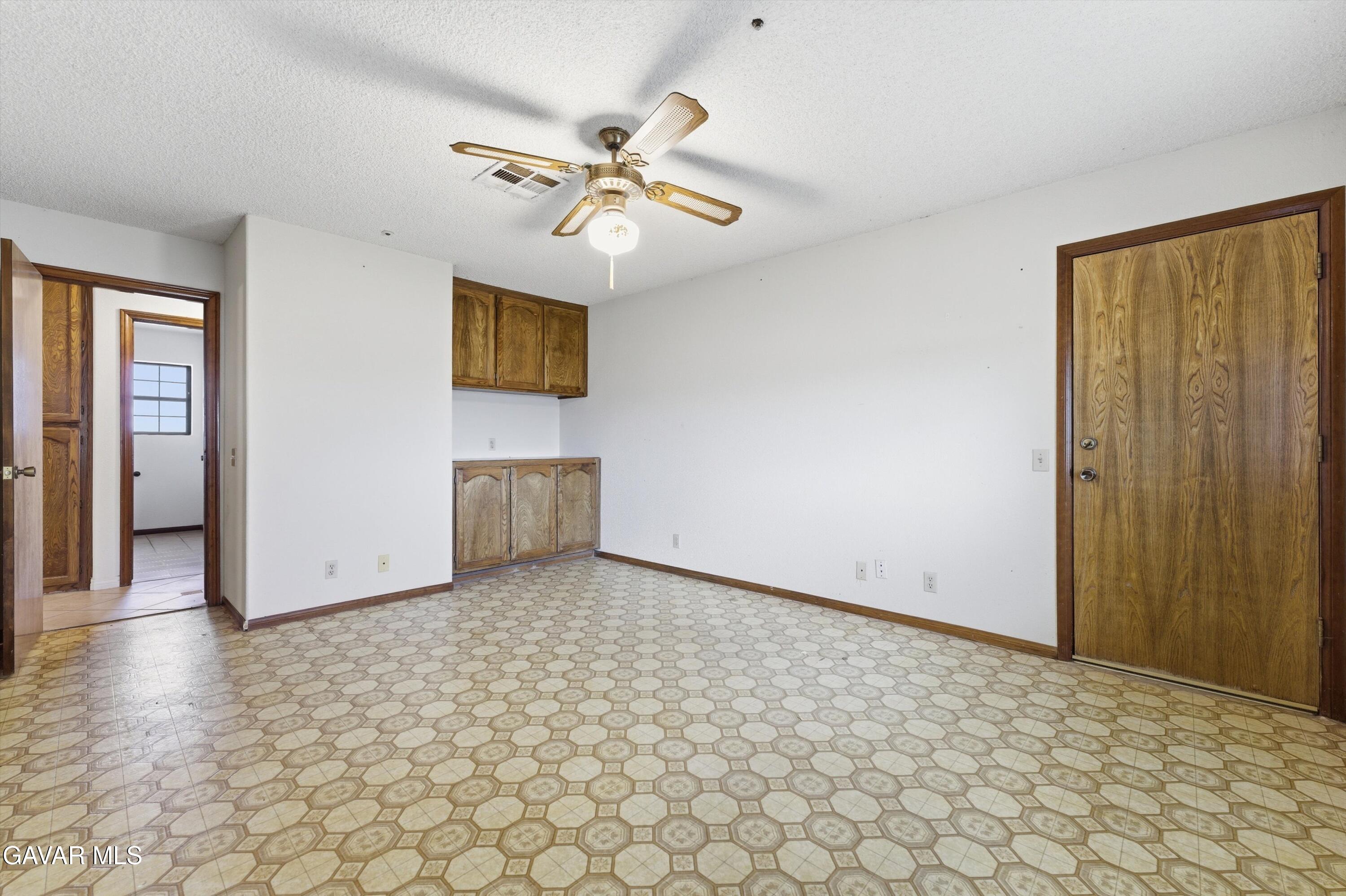 47038 W 4th Street Property Photo 14