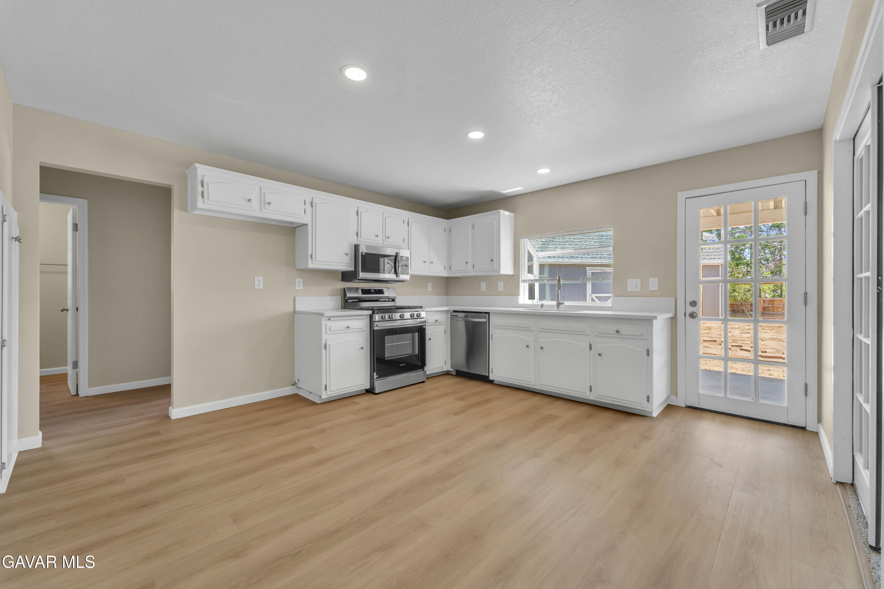 14924 Sunnydale Drive Property Photo 11