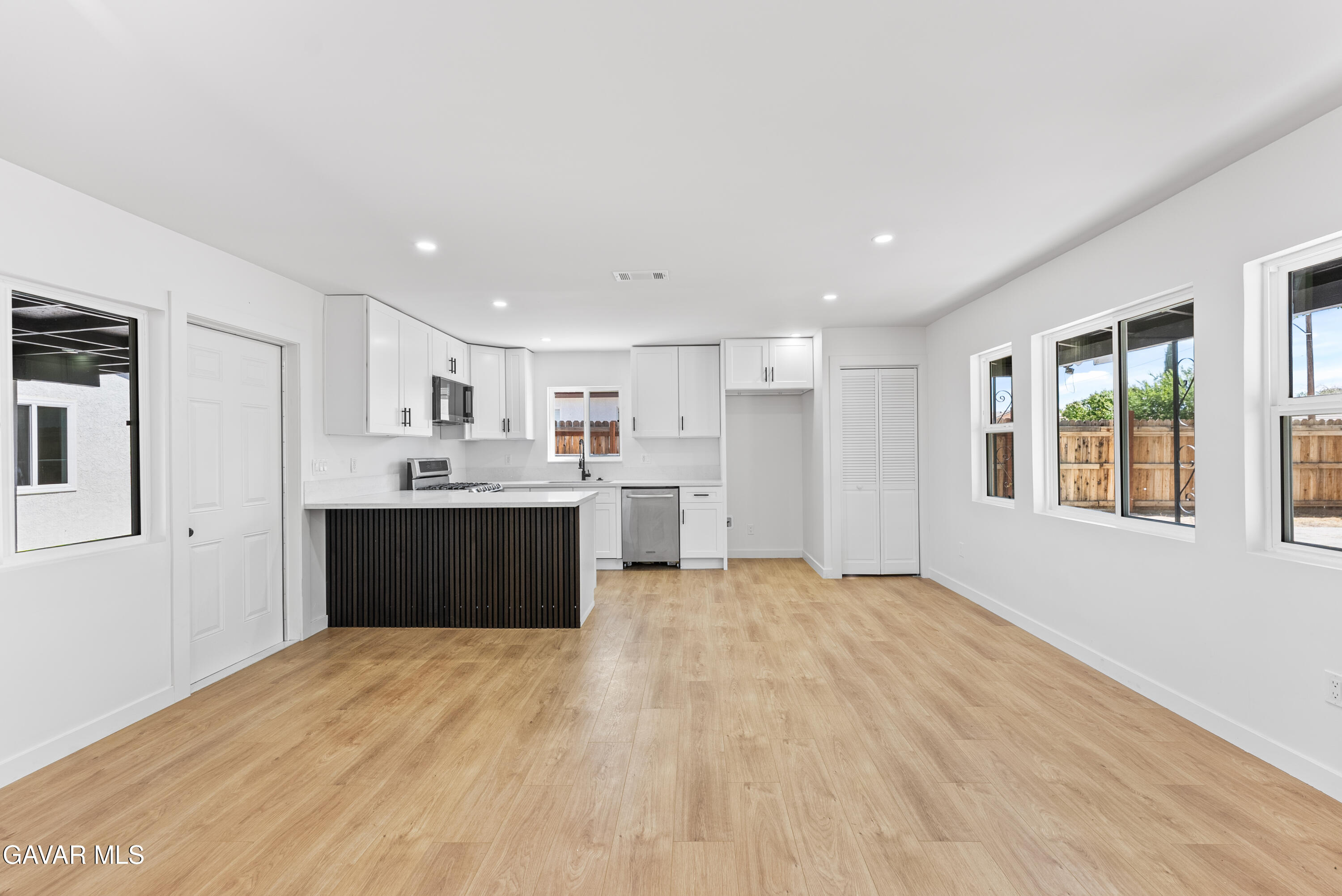45040 Redwood Avenue Property Photo 15