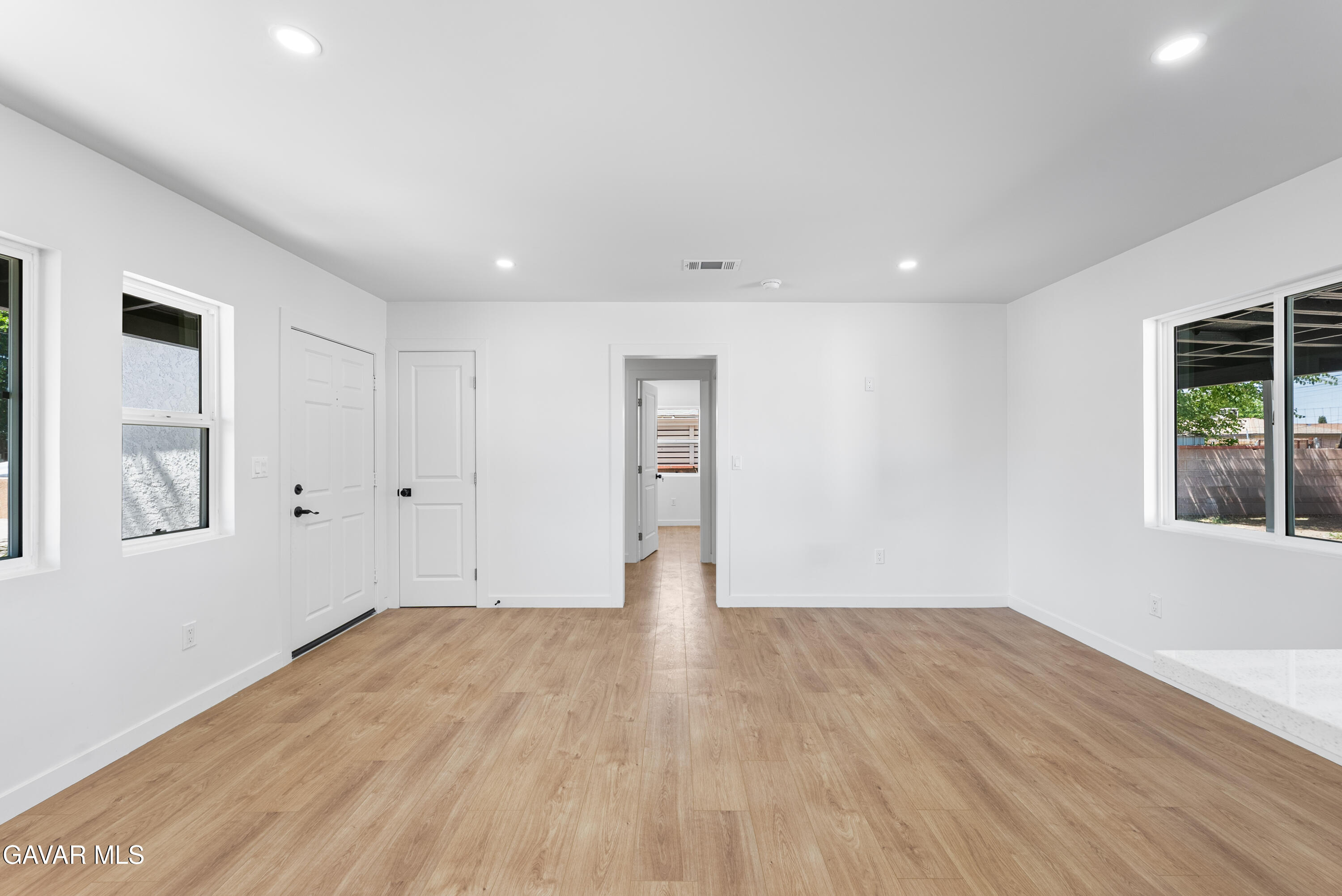 45040 Redwood Avenue Property Photo 17
