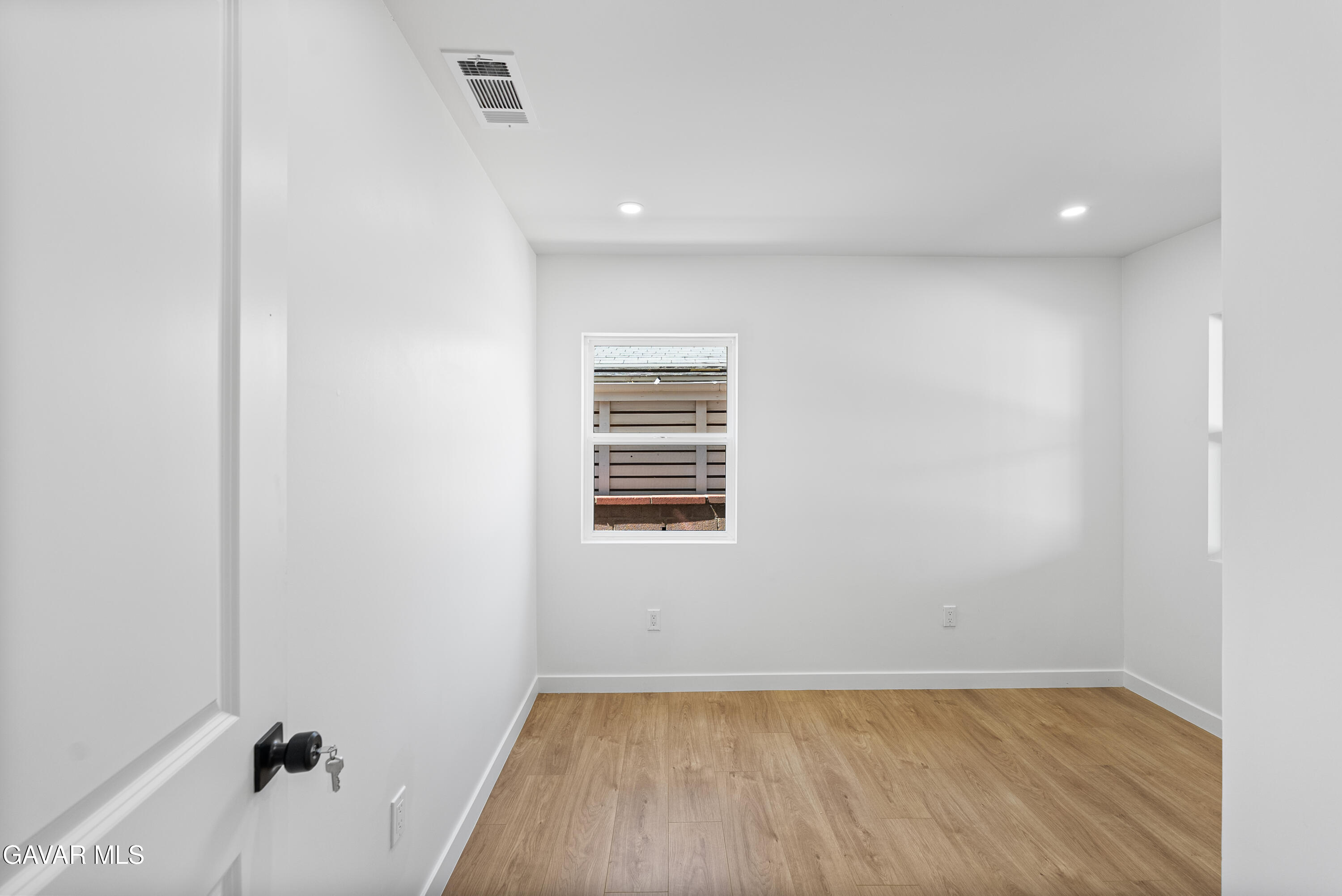 45040 Redwood Avenue Property Photo 22