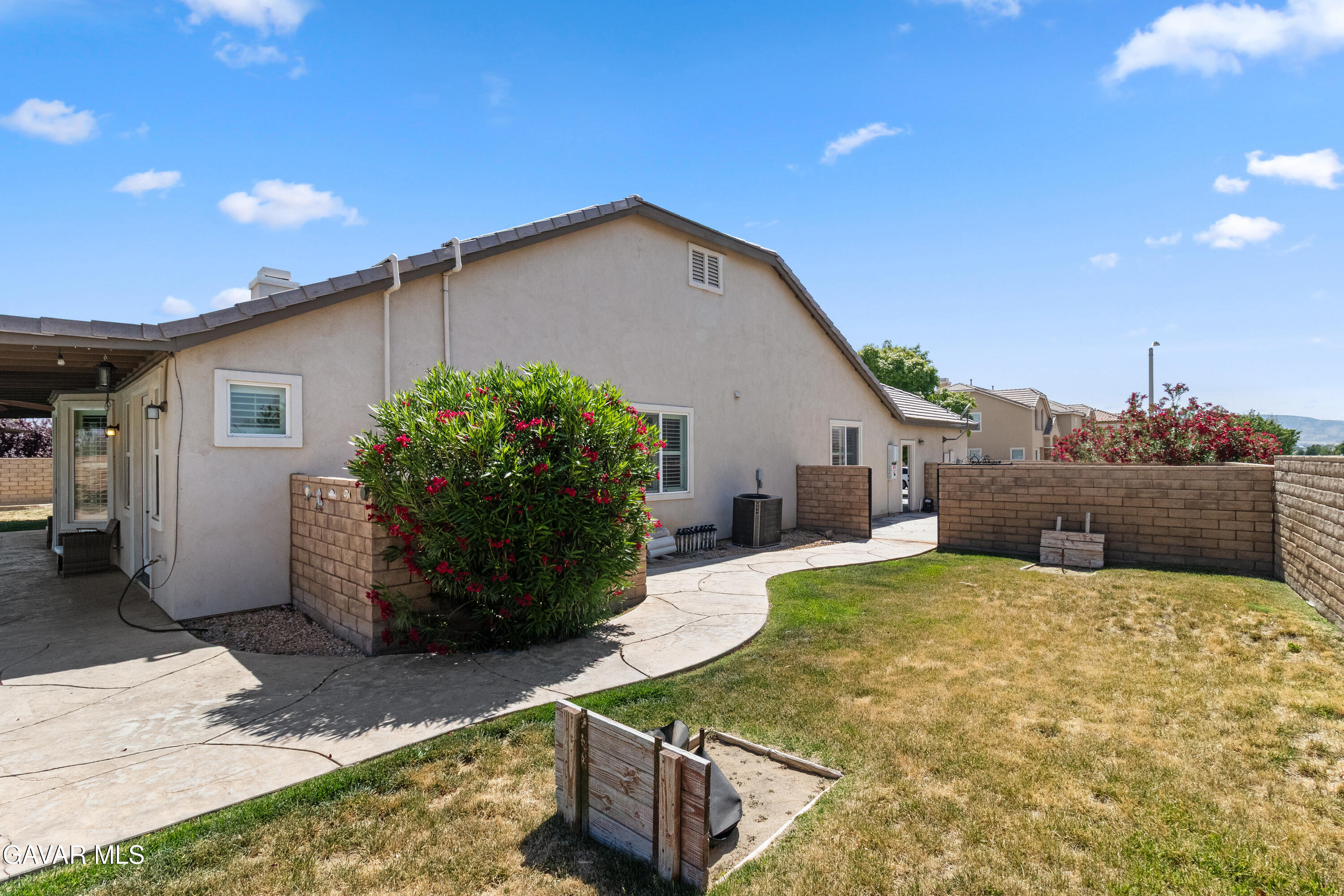 41530 Yew Street Property Photo 31