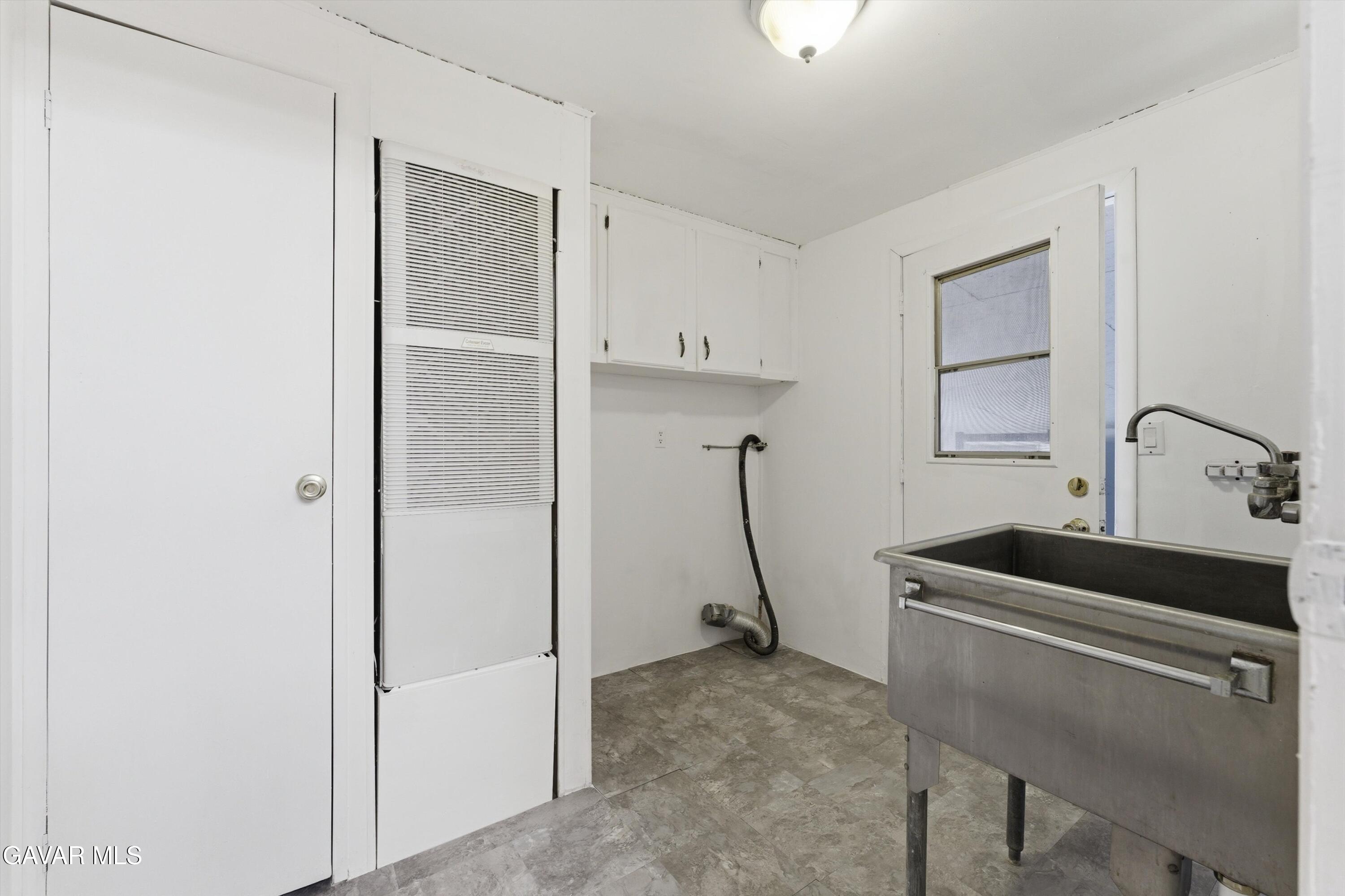 43300 W 43rd Street Property Photo 17