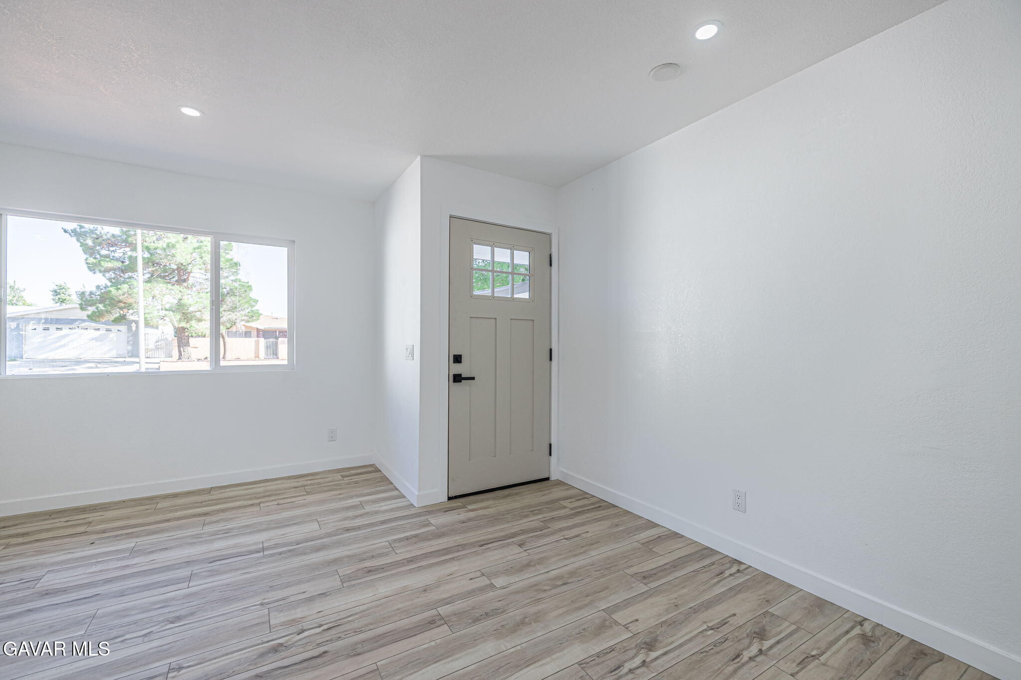 737 W Avenue H 7 Property Photo 6