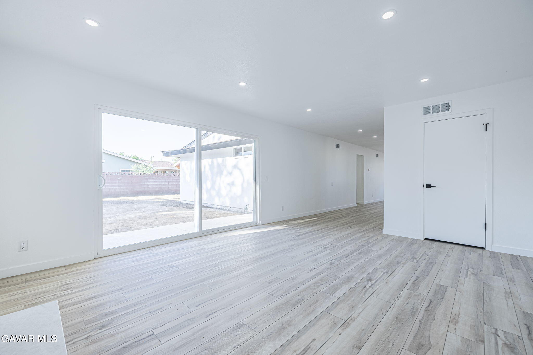 737 W Avenue H 7 Property Photo 15