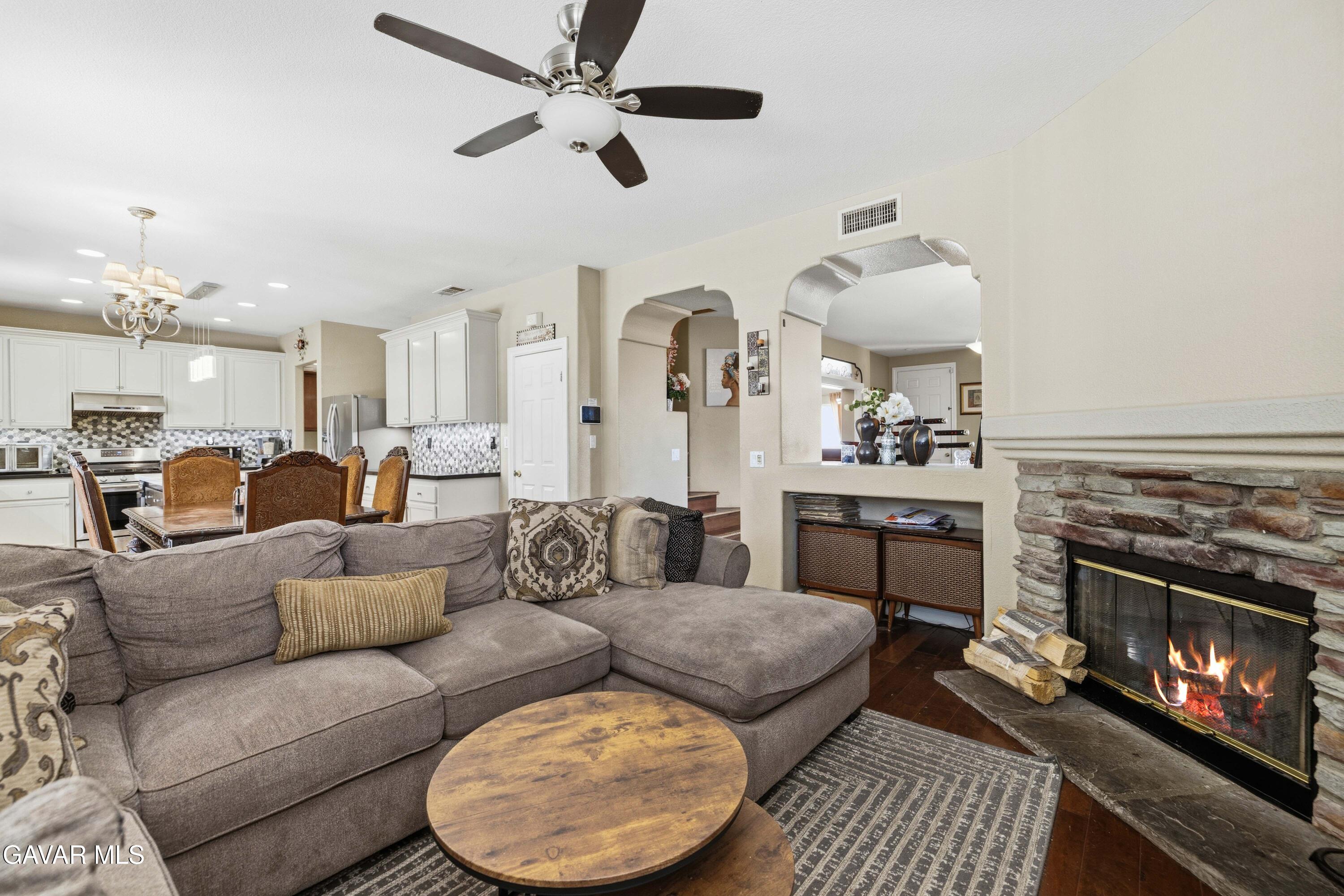 39215 Chantilly Lane Property Photo 5