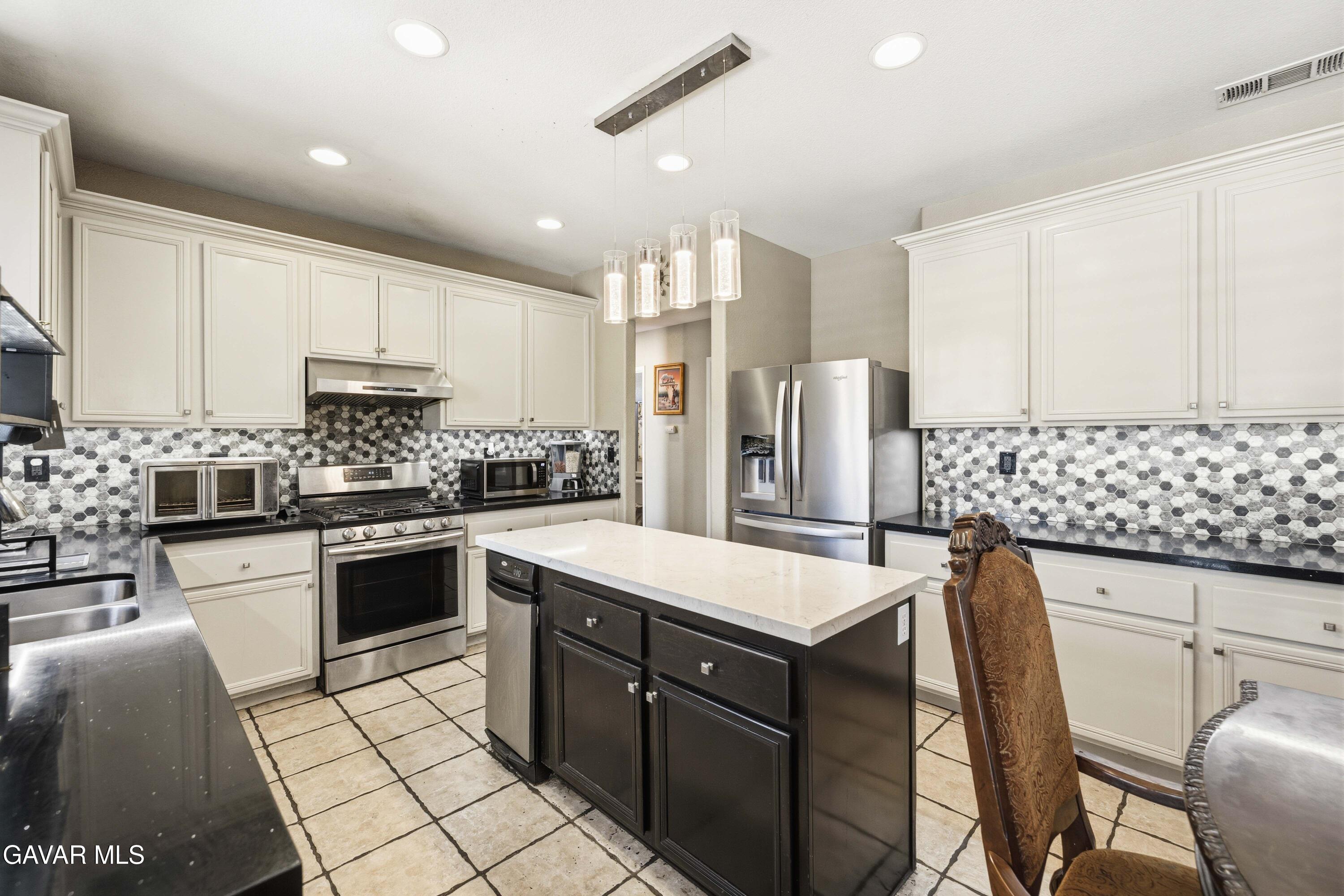 39215 Chantilly Lane Property Photo 10