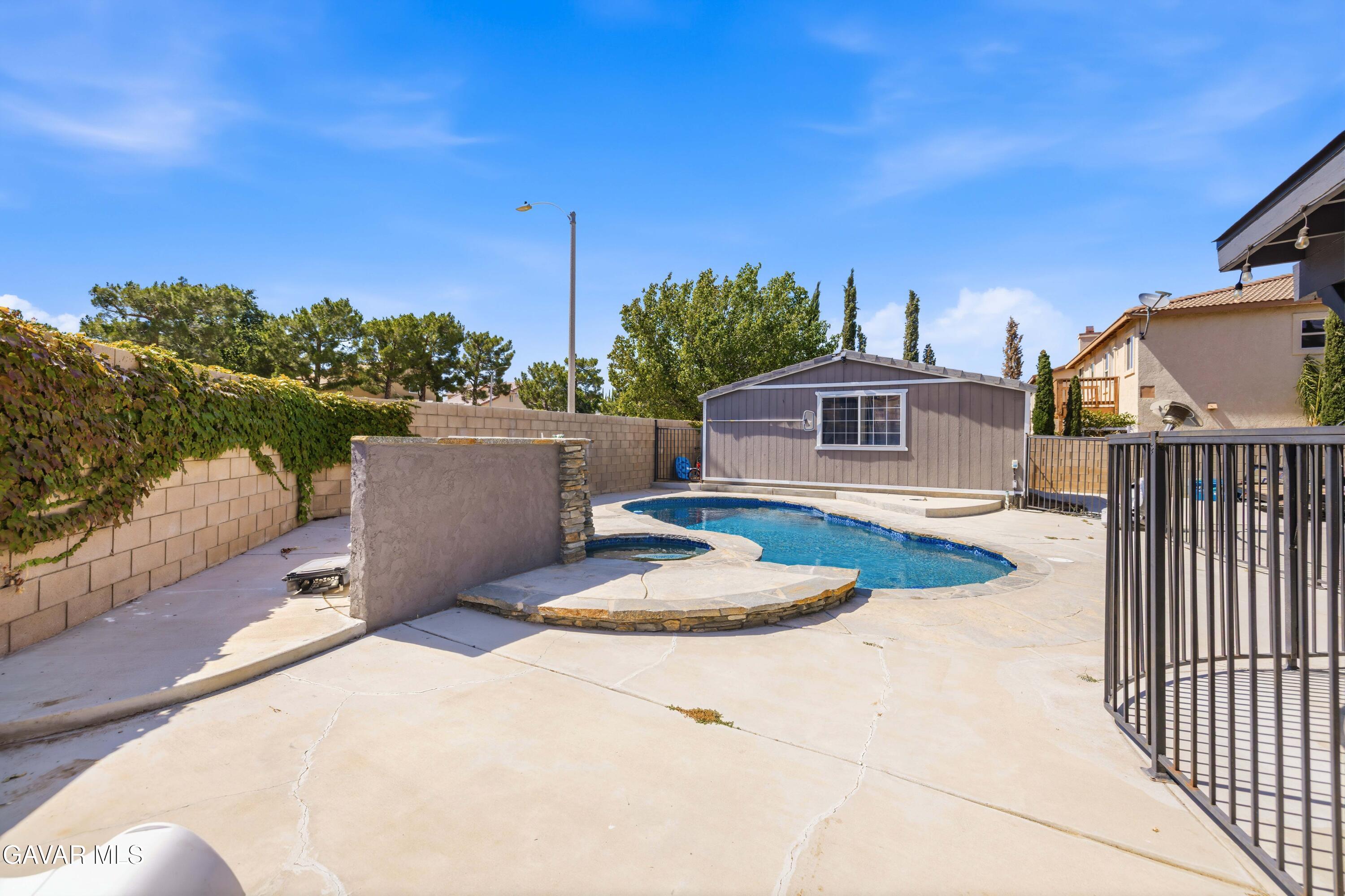 39215 Chantilly Lane Property Photo 34