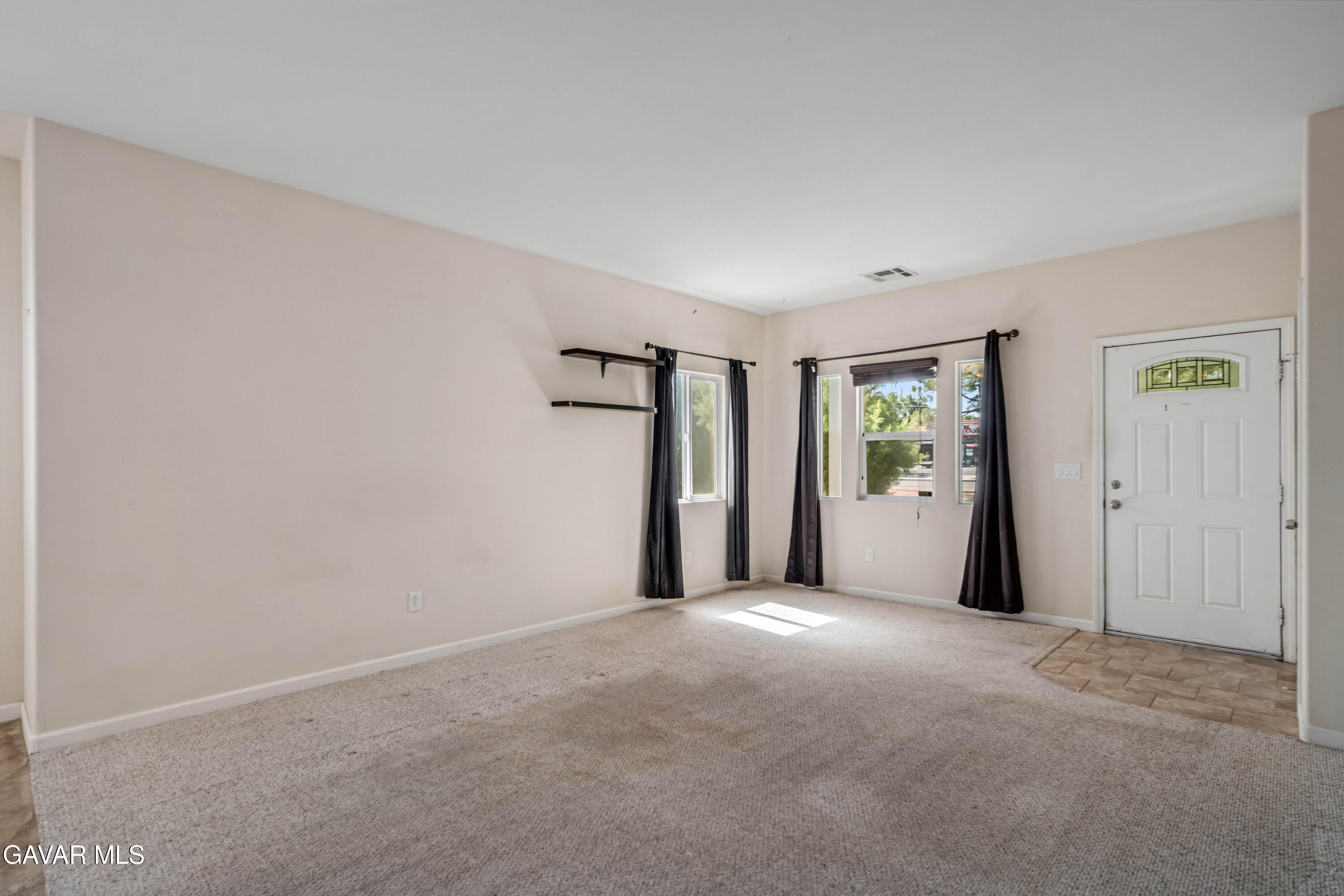 1315 W Avenue I Property Photo 10