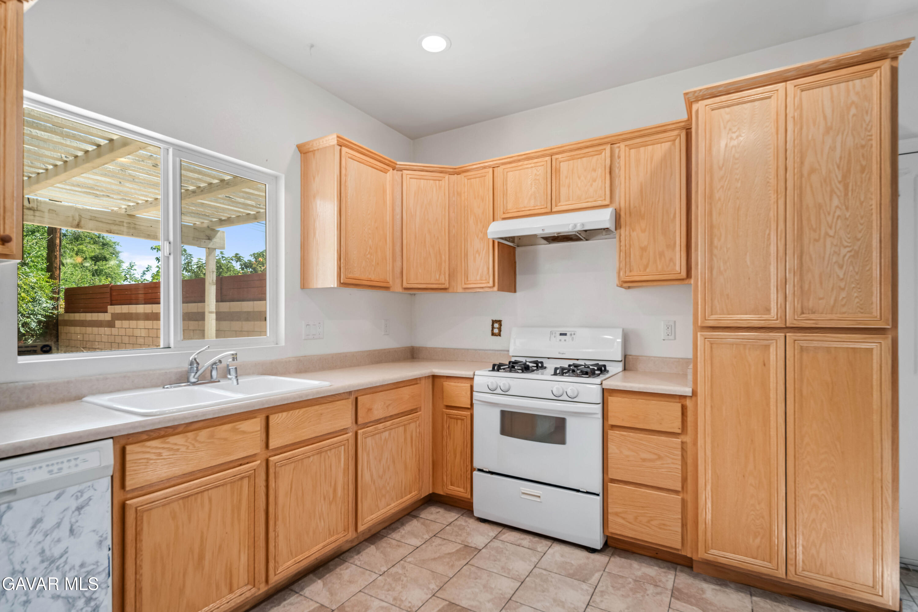 1315 W Avenue I Property Photo 15