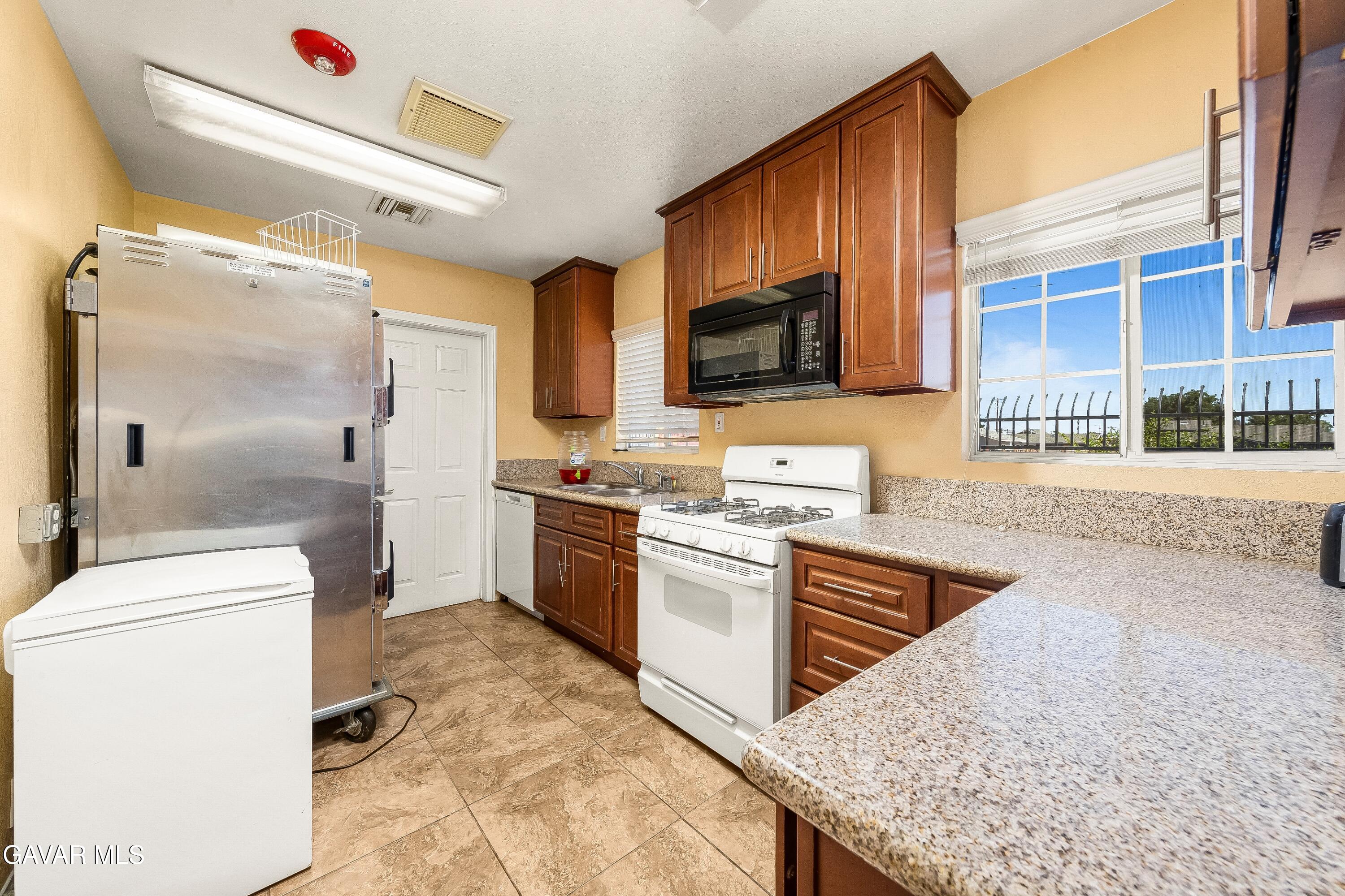 26004483 Property Photo 27