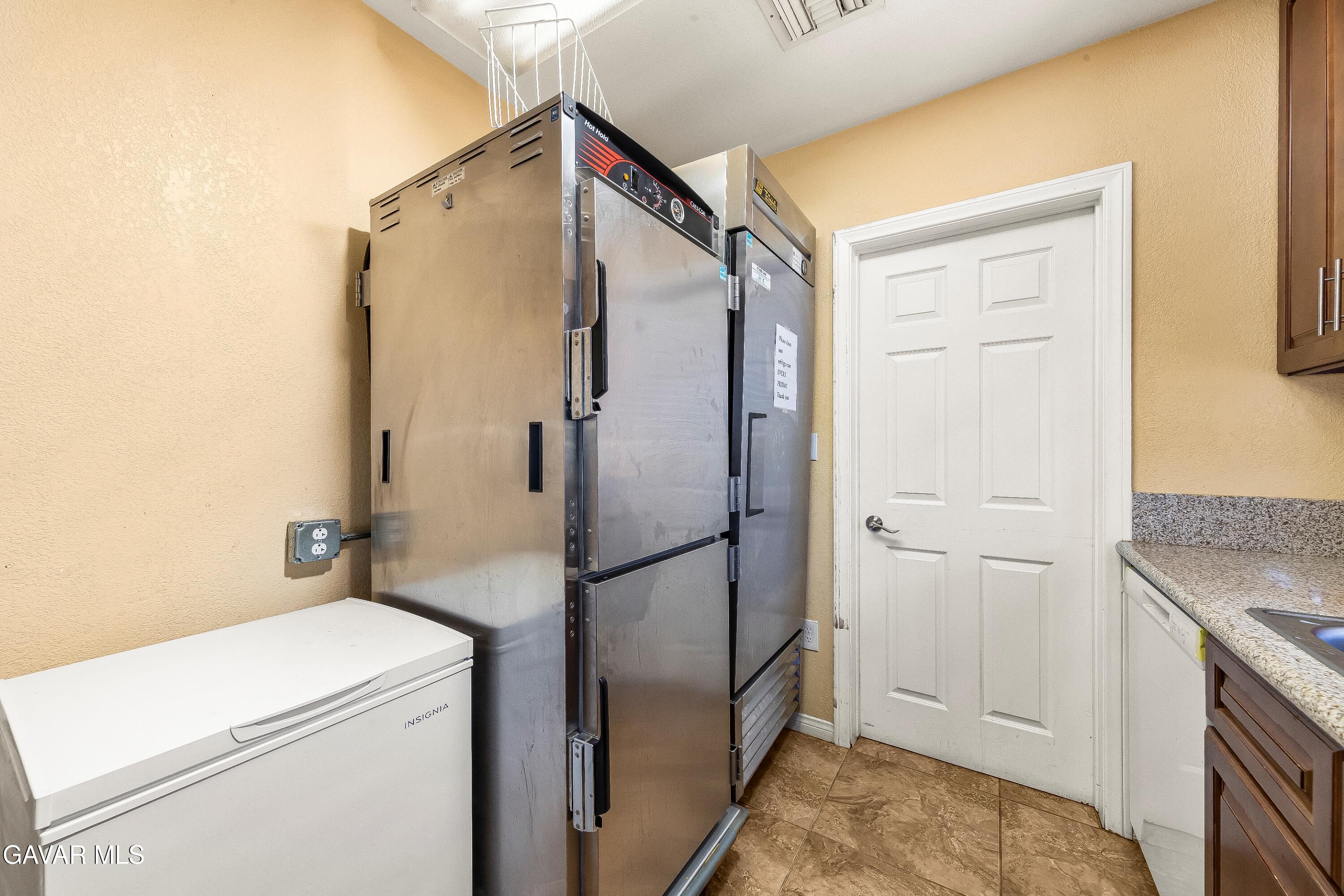 26004483 Property Photo 28