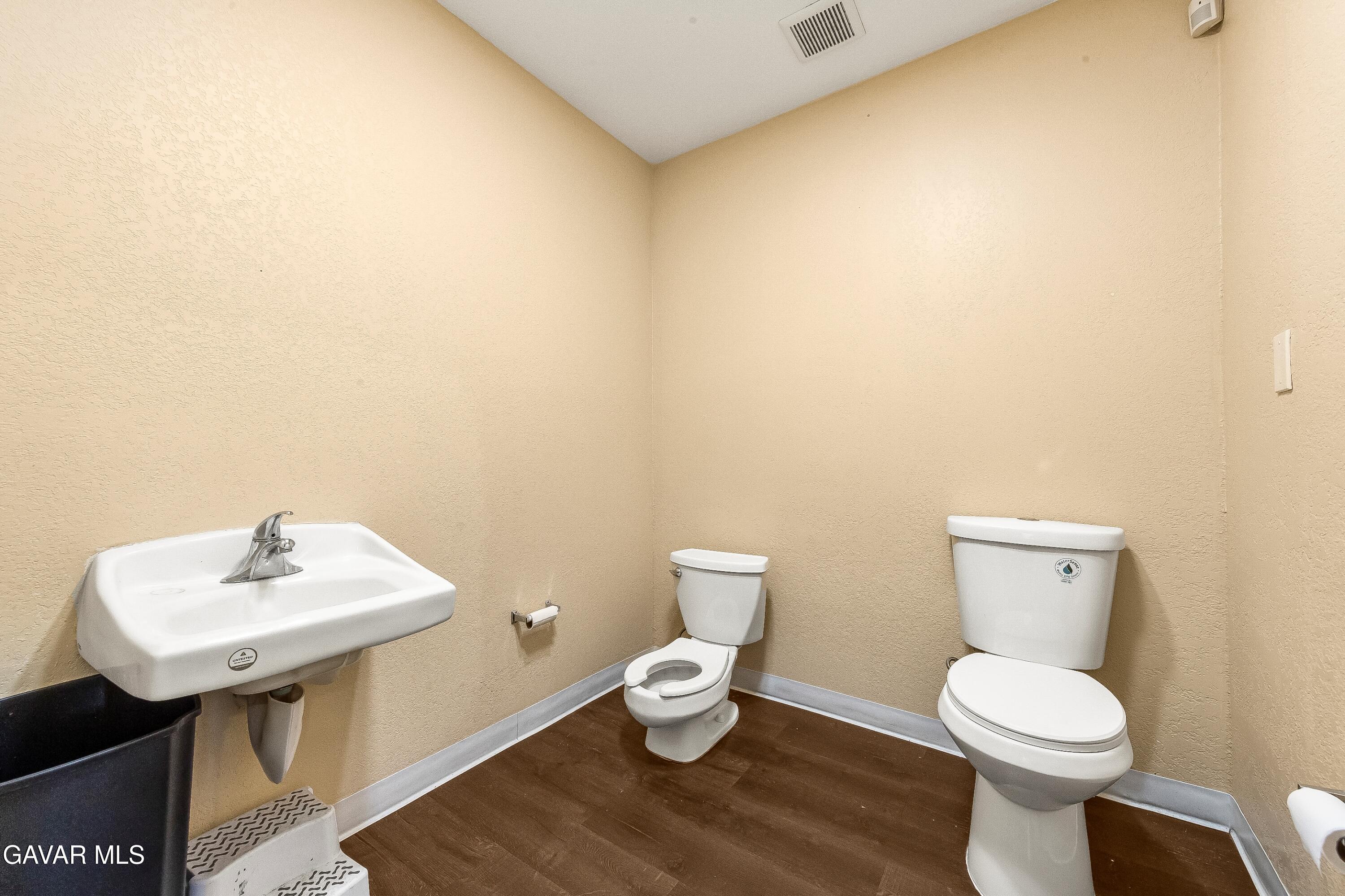 26004483 Property Photo 33