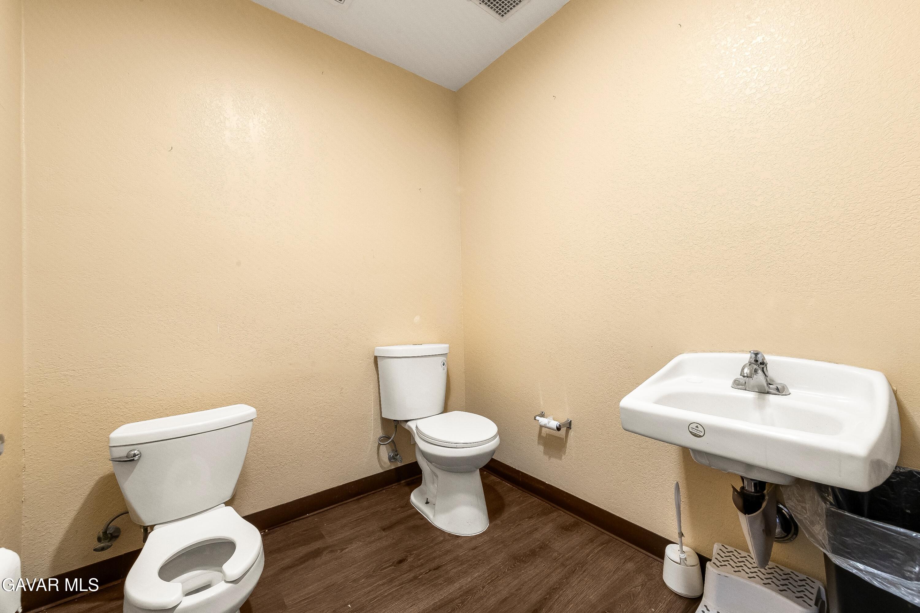 26004483 Property Photo 34