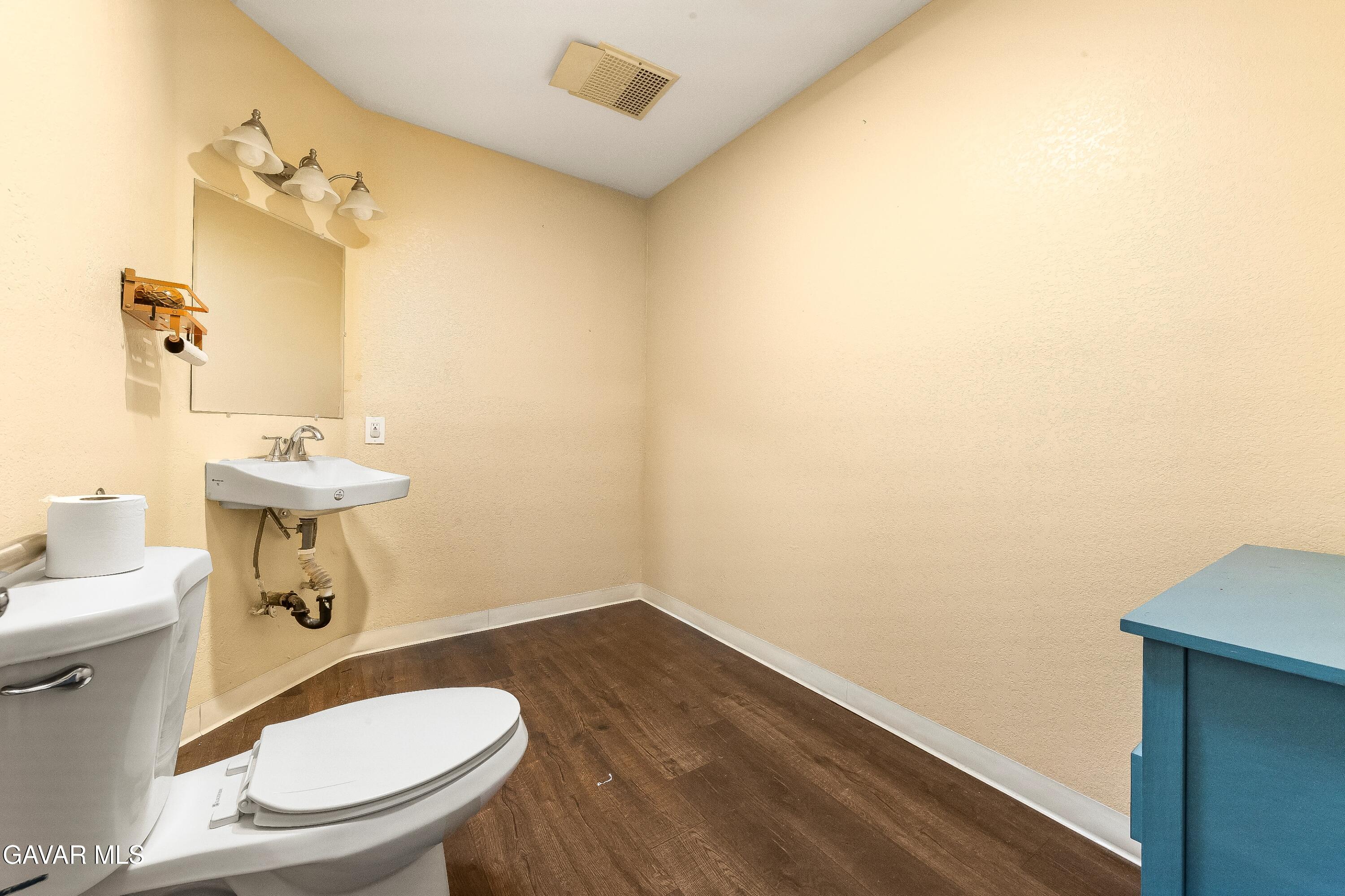 26004483 Property Photo 35