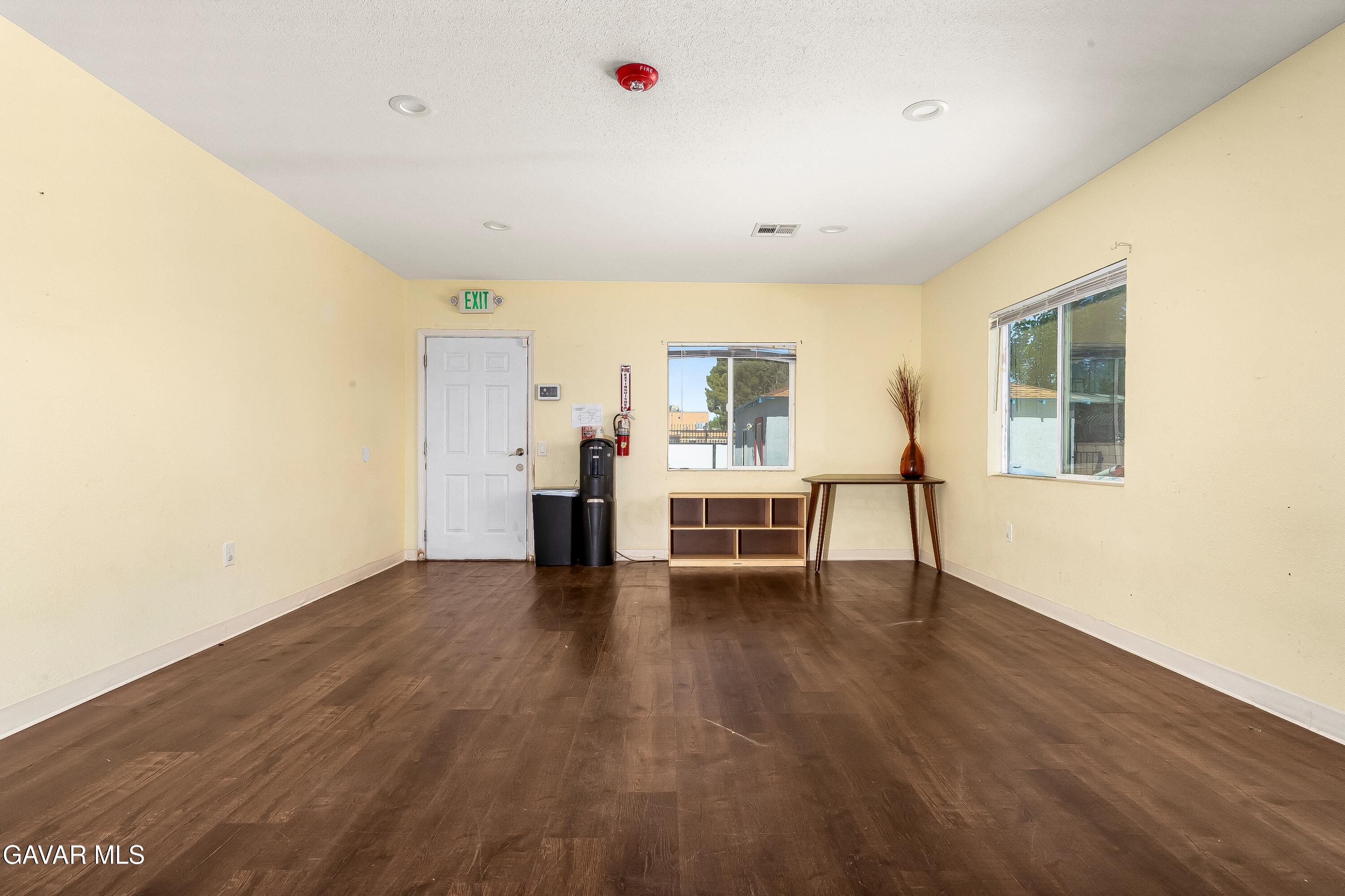 26004483 Property Photo 36