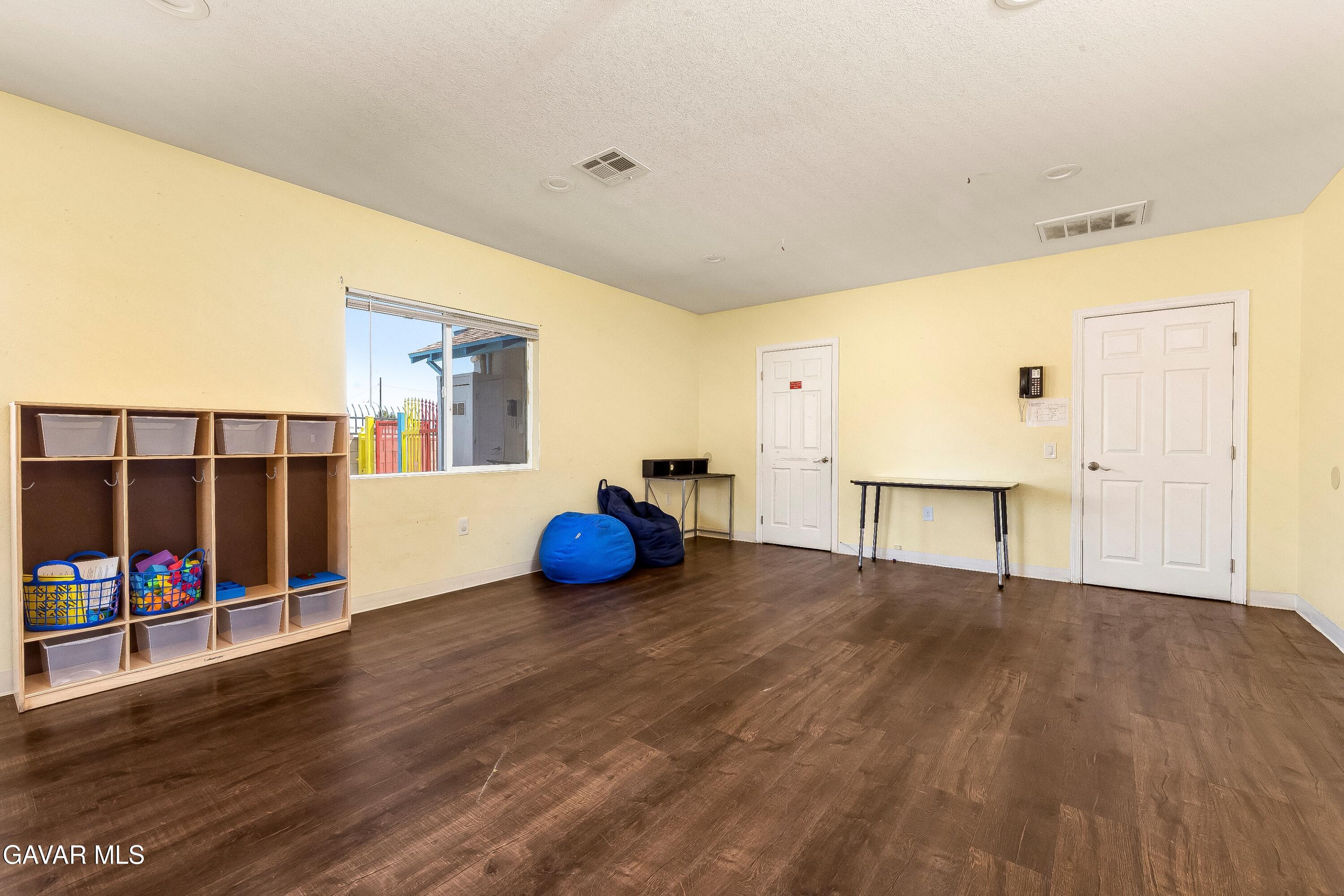 26004483 Property Photo 37