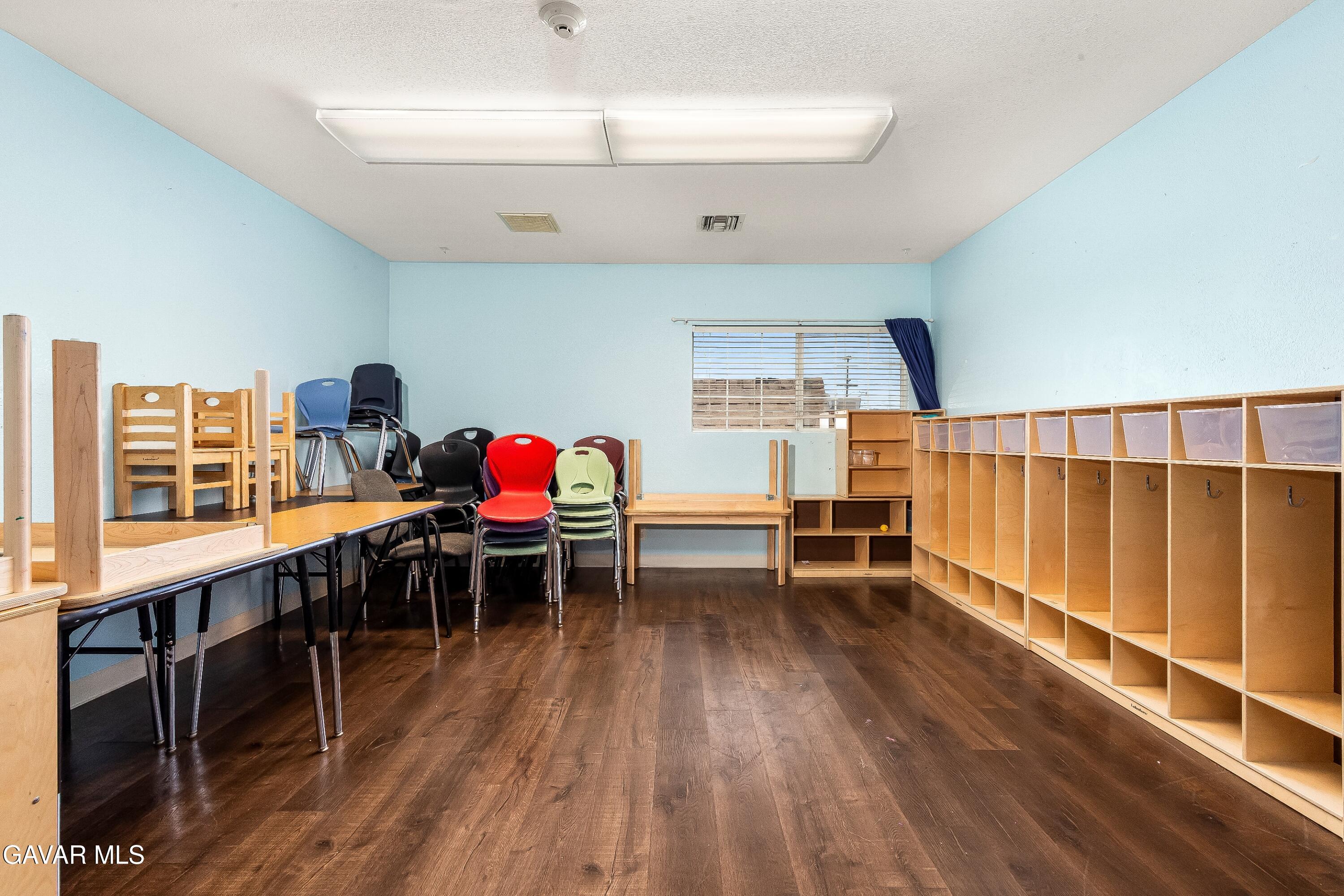 26004483 Property Photo 40