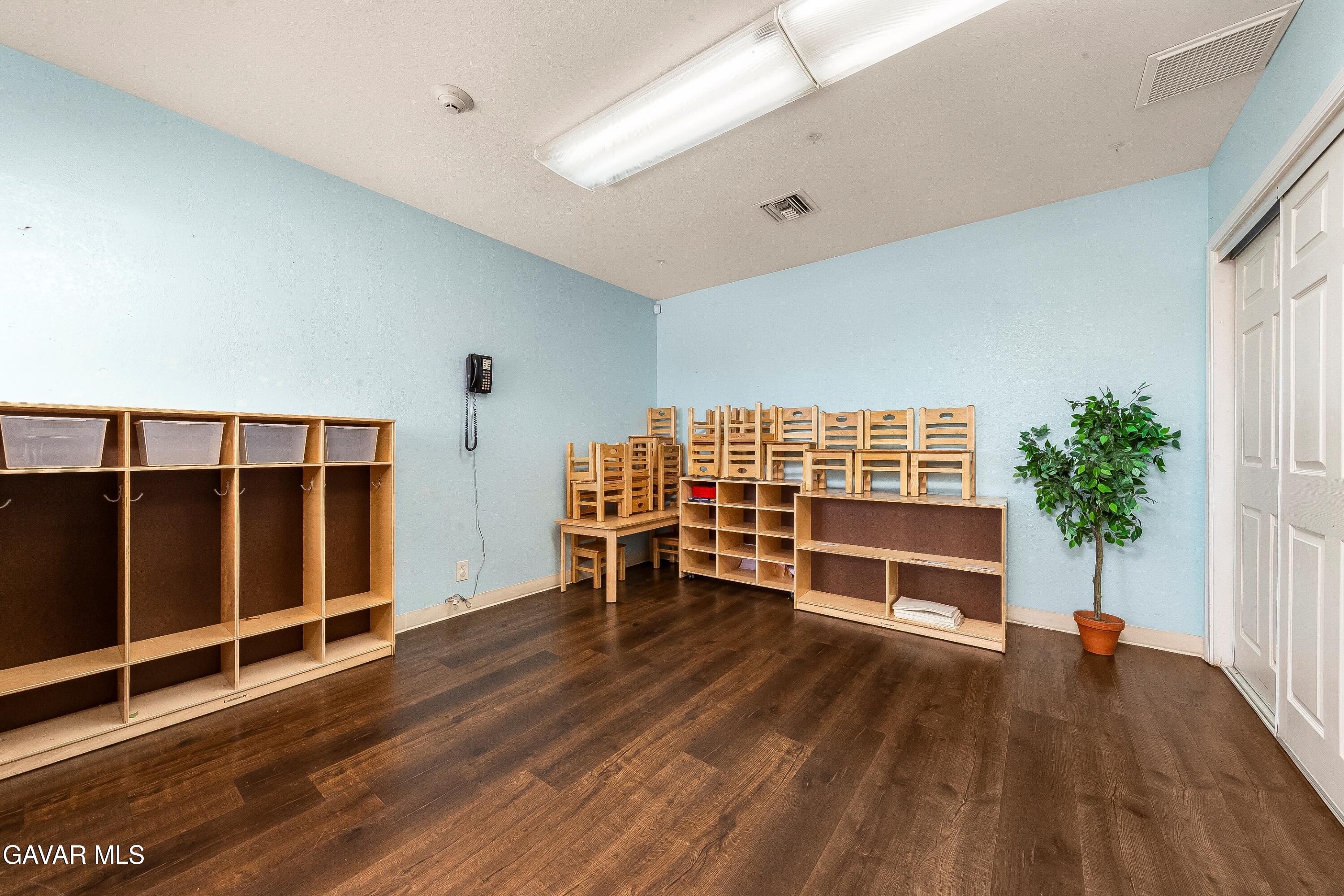 26004483 Property Photo 41