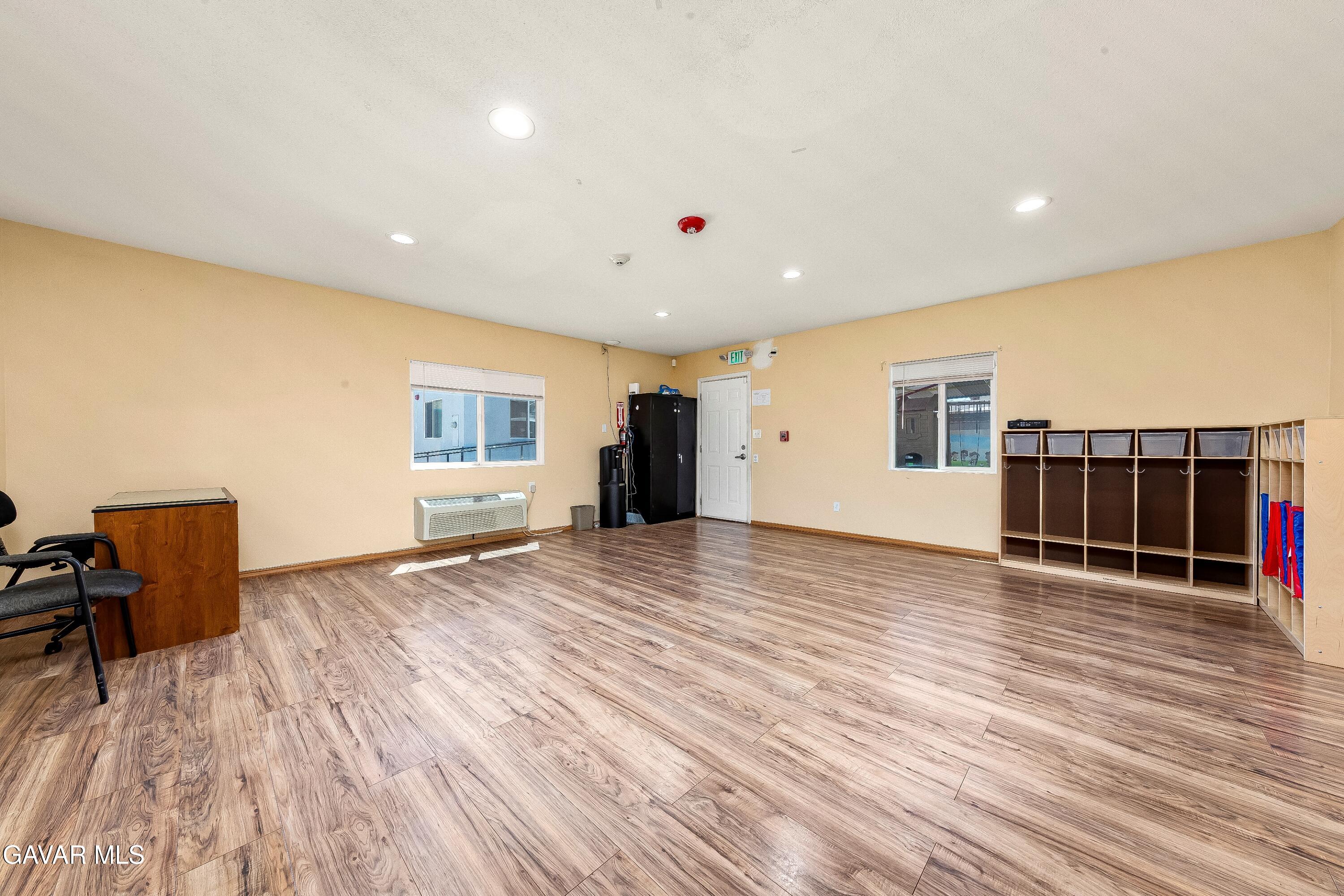 26004483 Property Photo 42