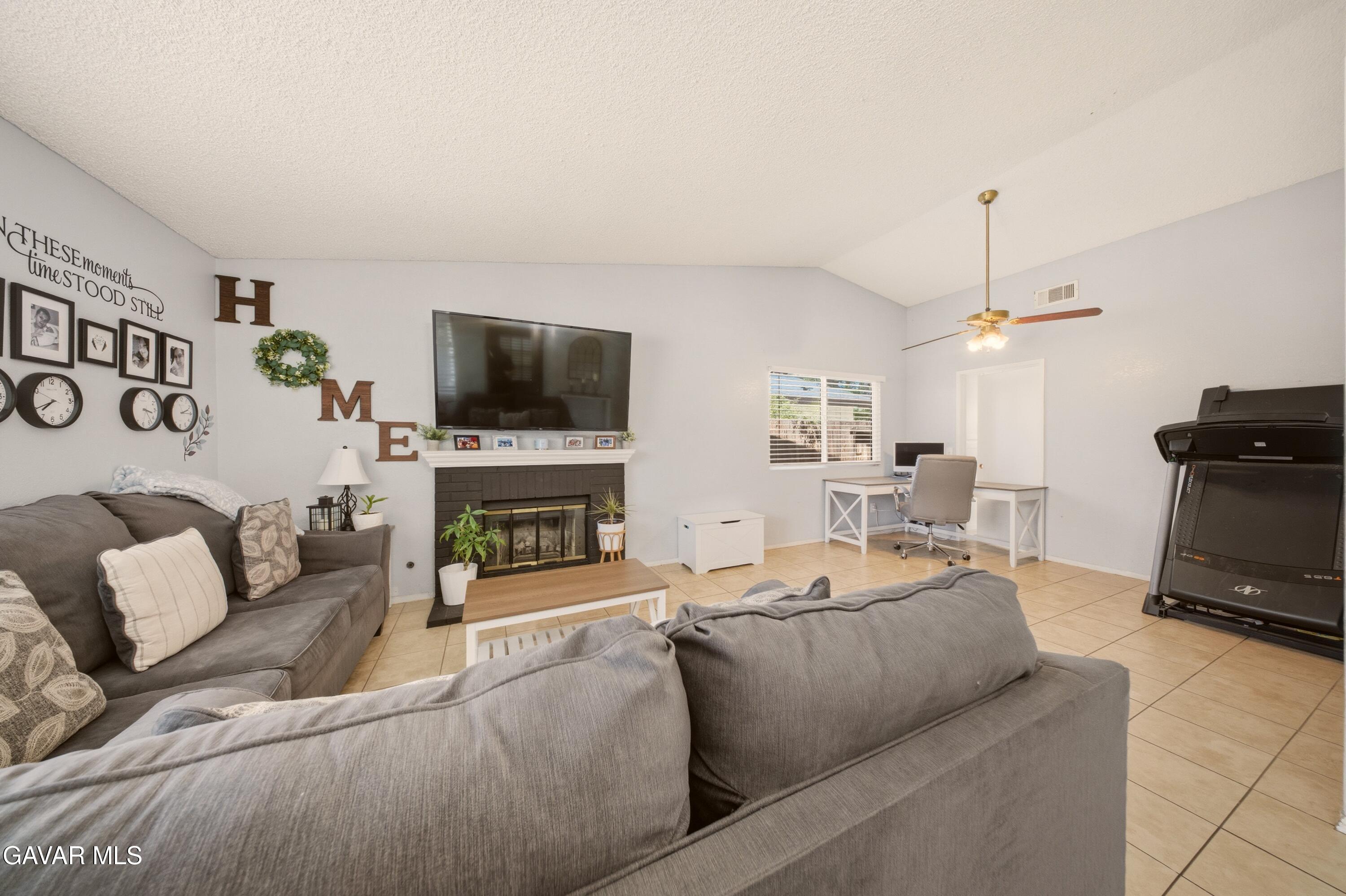 1011 Lightcap Street Property Photo 3