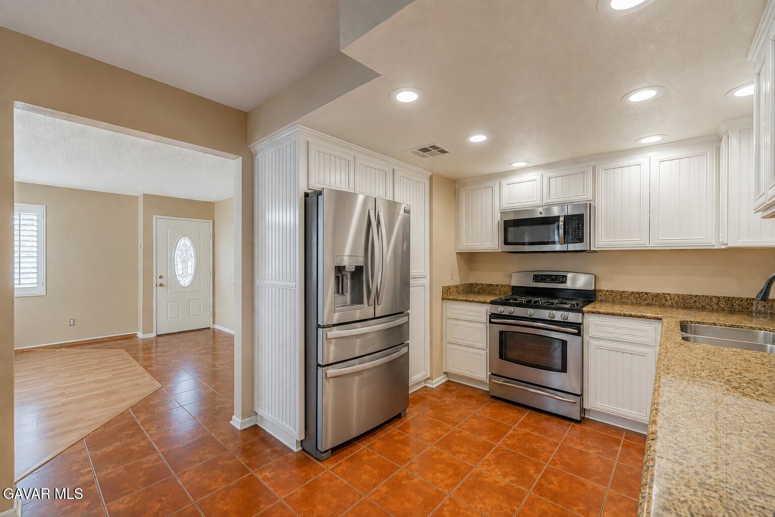 3153 E Avenue H4 Property Photo 8