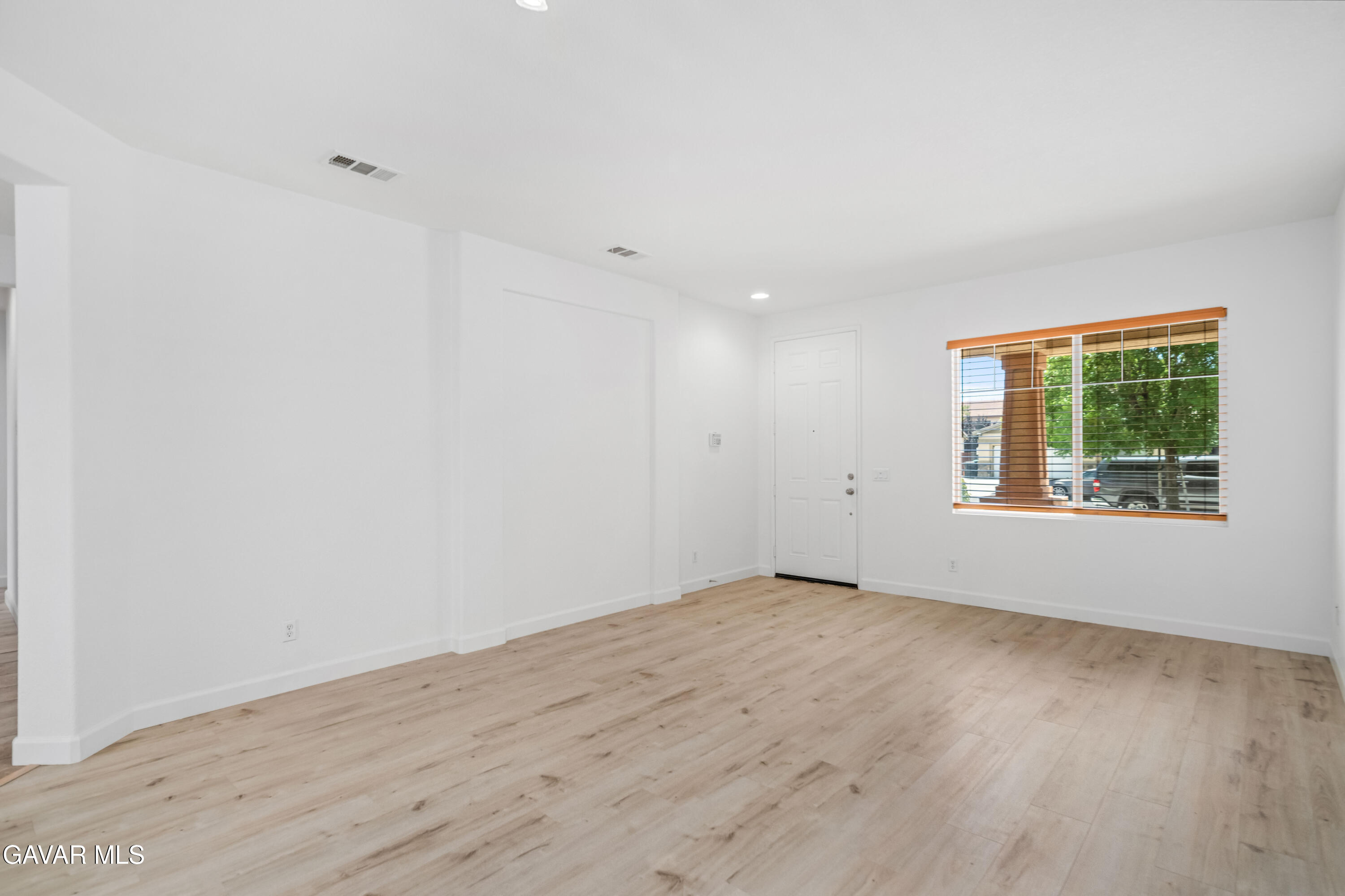 3055 Summer Breeze Avenue Property Photo 8