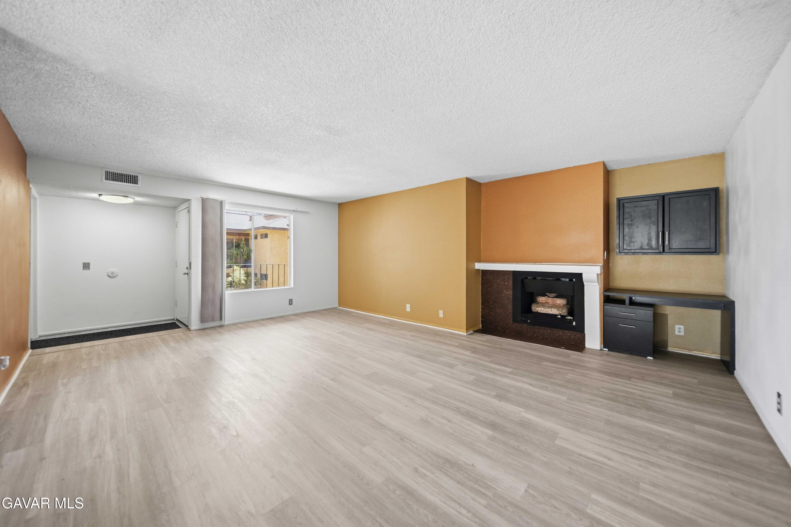 42935 15th, Unit 8 Property Photo 2
