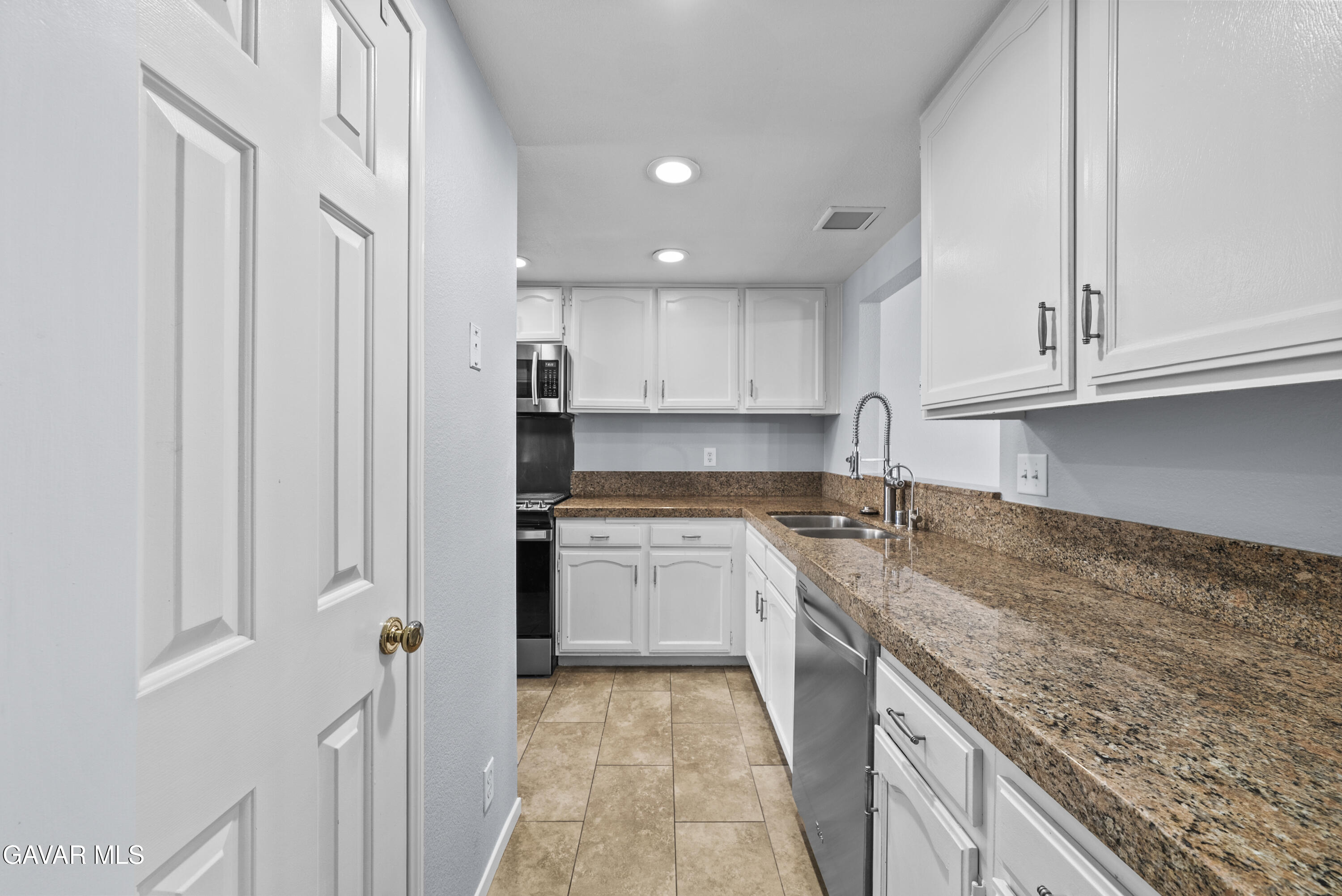 42805 15th Street Property Photo 4