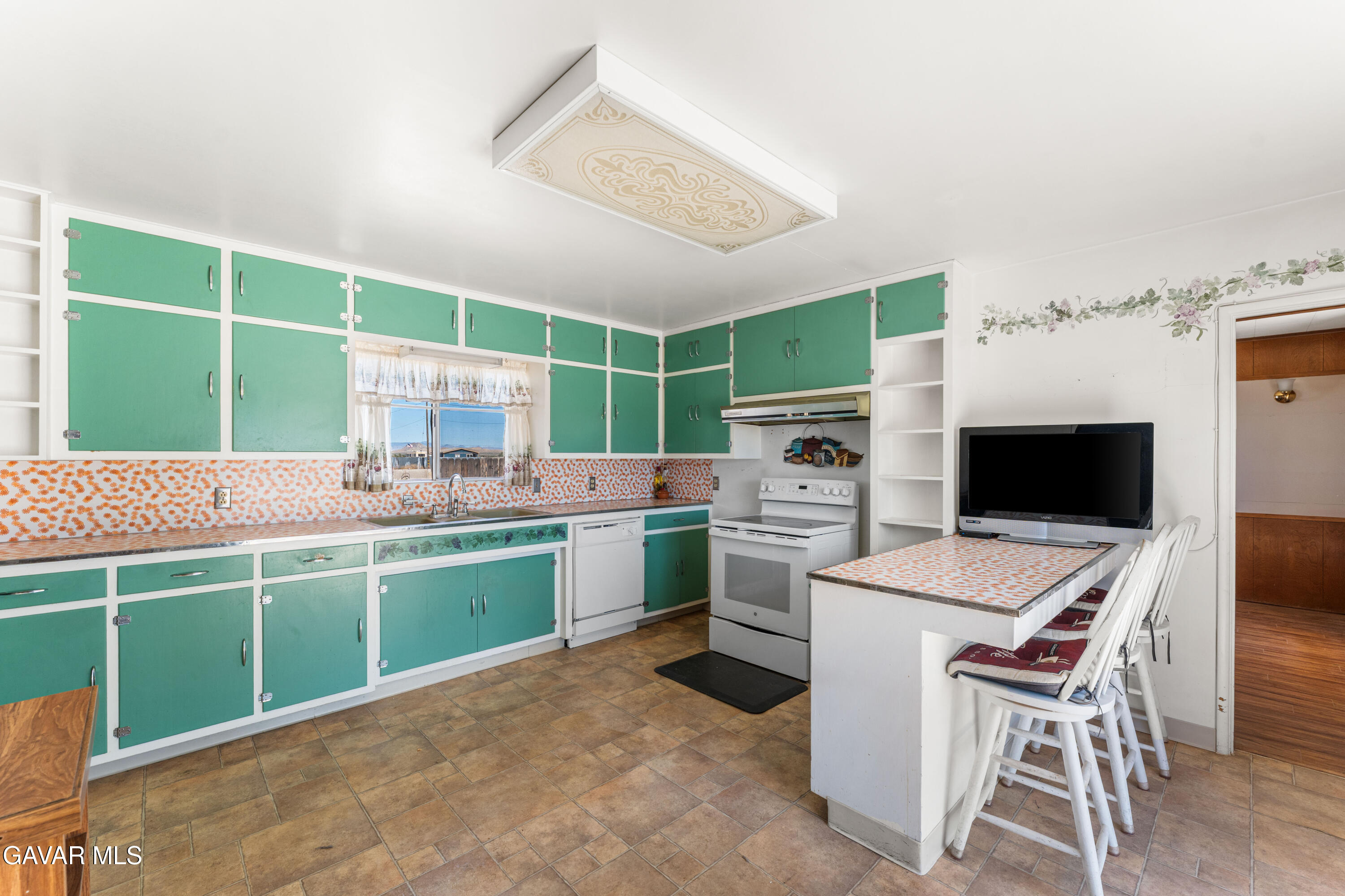 18123 Avenue A Property Photo 7