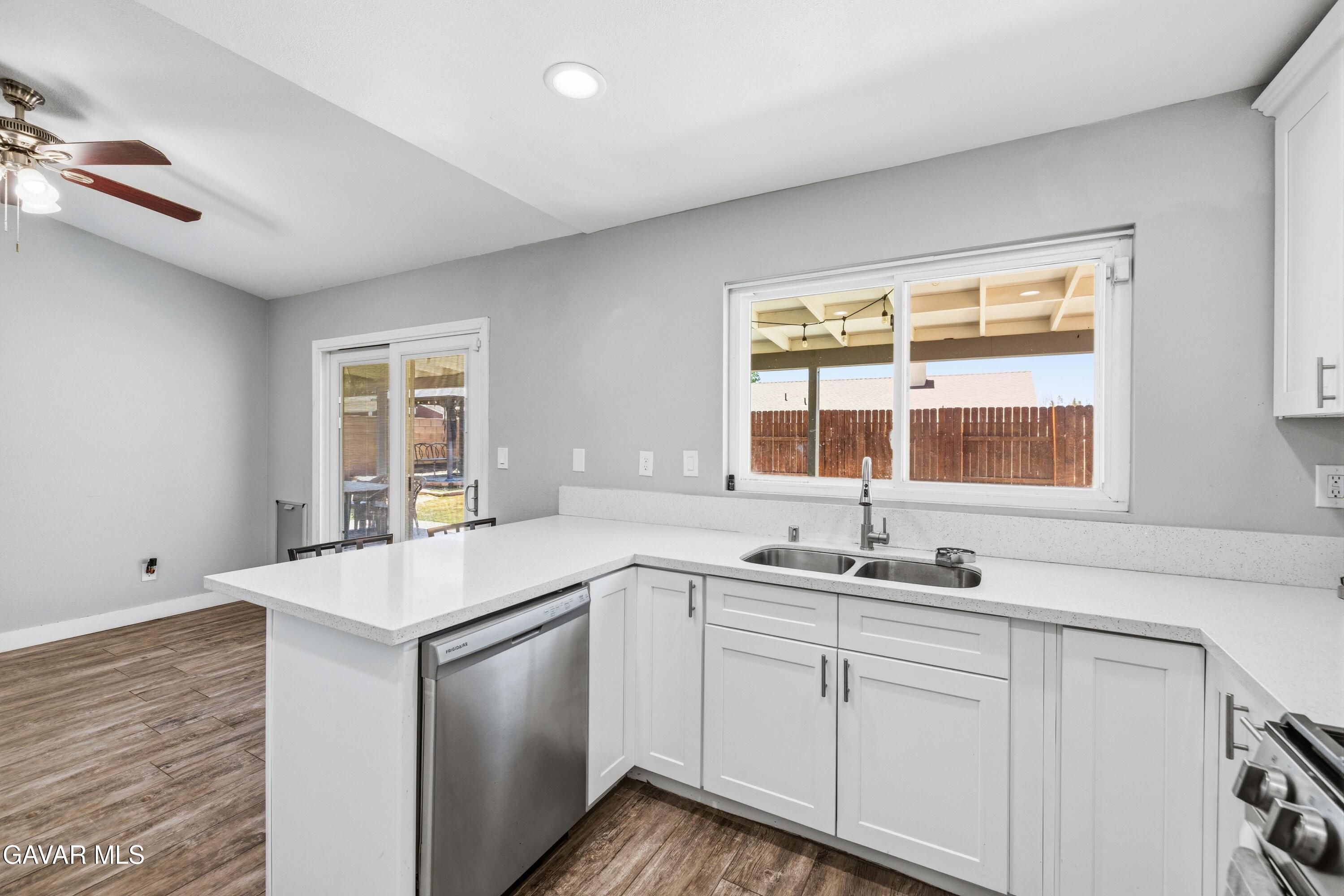 2050 Matthew Avenue Property Photo 6