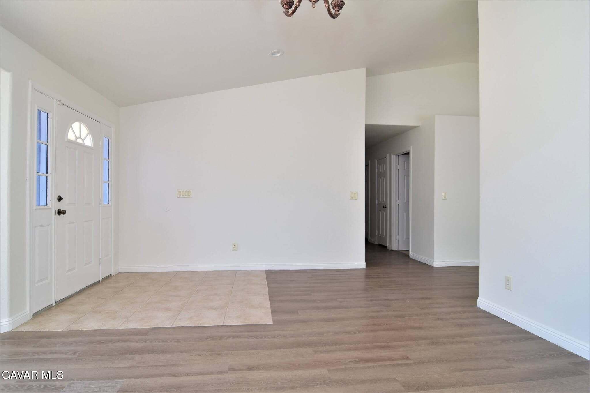9734 S Avenue S-8 Property Photo 6