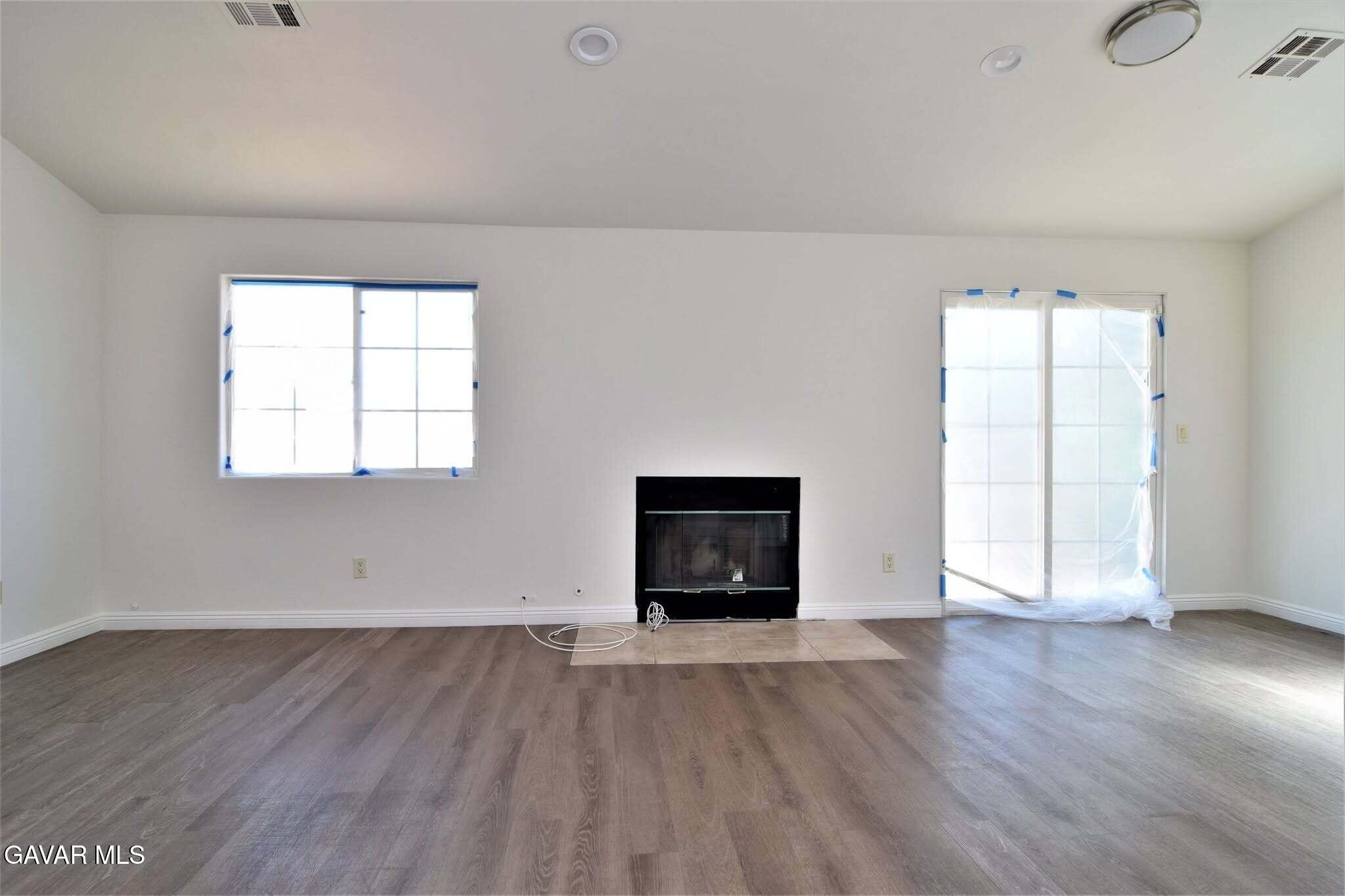 9734 S Avenue S-8 Property Photo 8