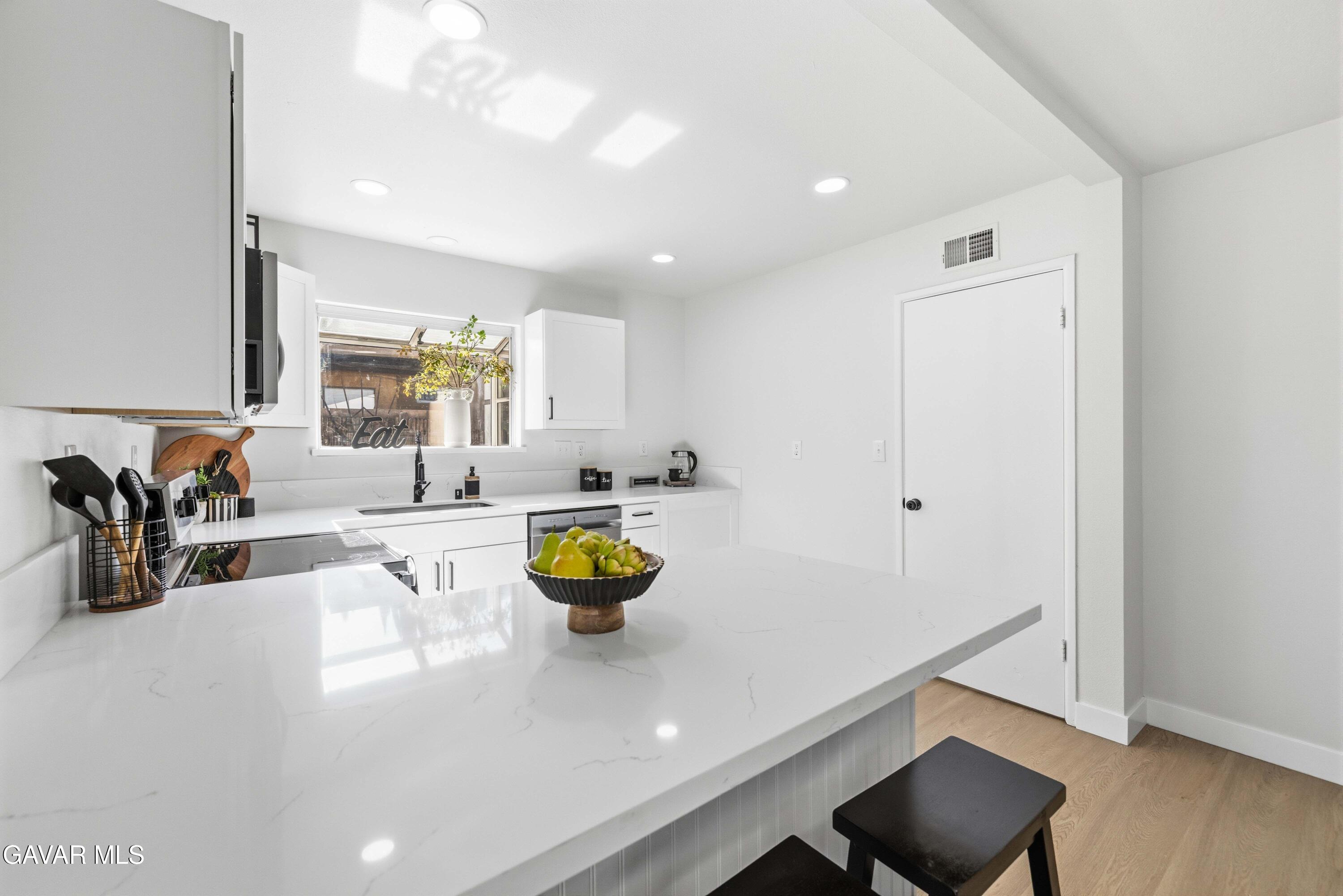 556 Callet Street Property Photo 8