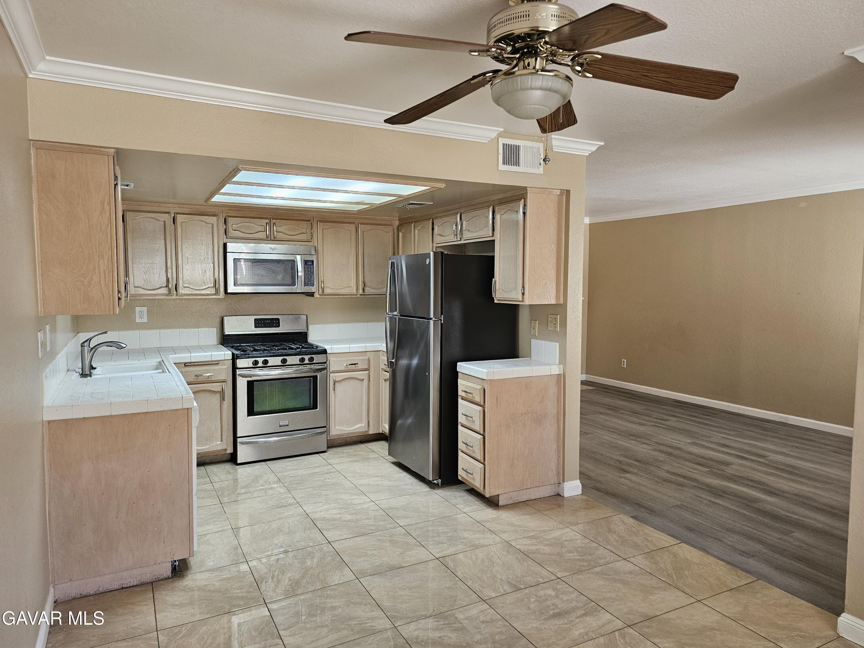 1840 E Avenue J2, Apt 3 Property Photo 6