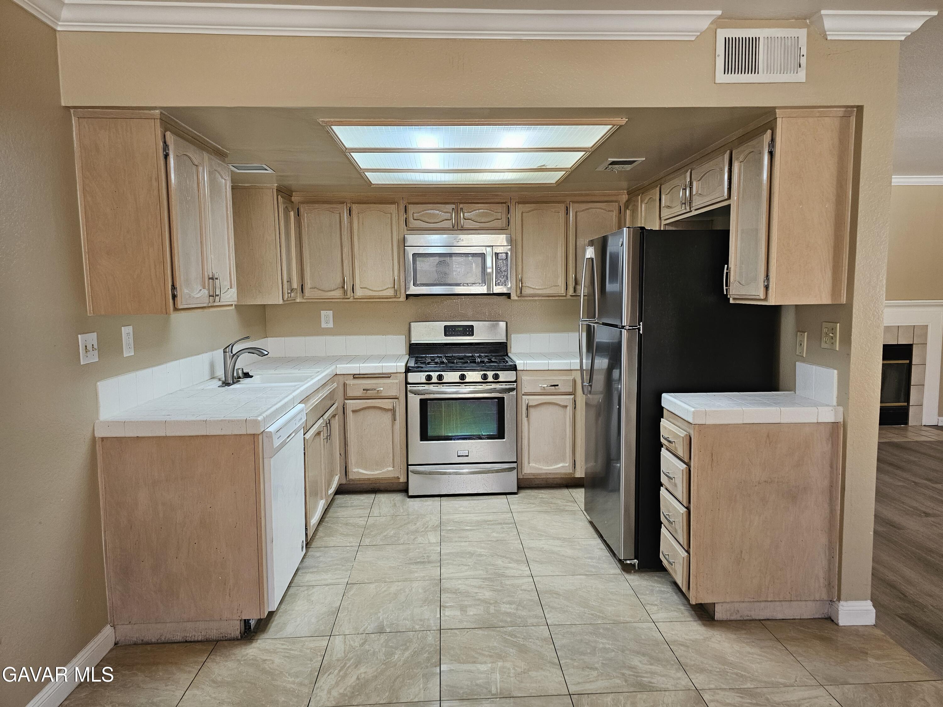 1840 E Avenue J2, Apt 3 Property Photo 7